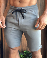 Bermuda Masculina Eleven em Moletom com Recortes Laterais - Henri Store