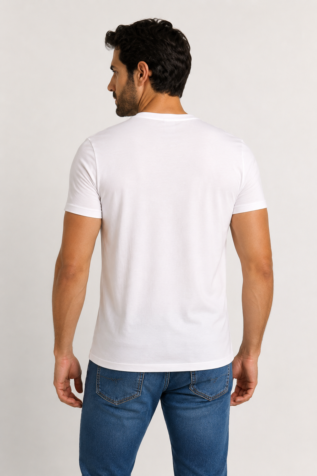 Camiseta Emporio Armani Branco Logo Ea7 Preto