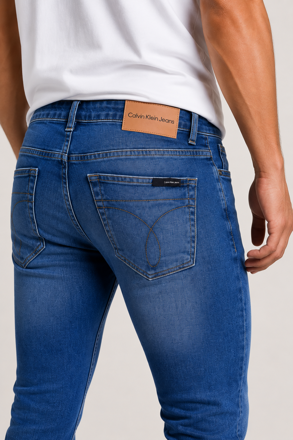 Calça Jeans Calvin Klein Bordado no Bolso - LIVE