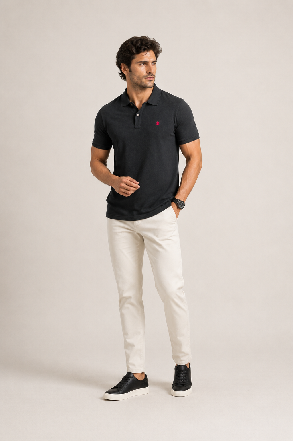Polo Masculina Izod Manga Curta Básica Preta com Logo Vermelho - LIVE