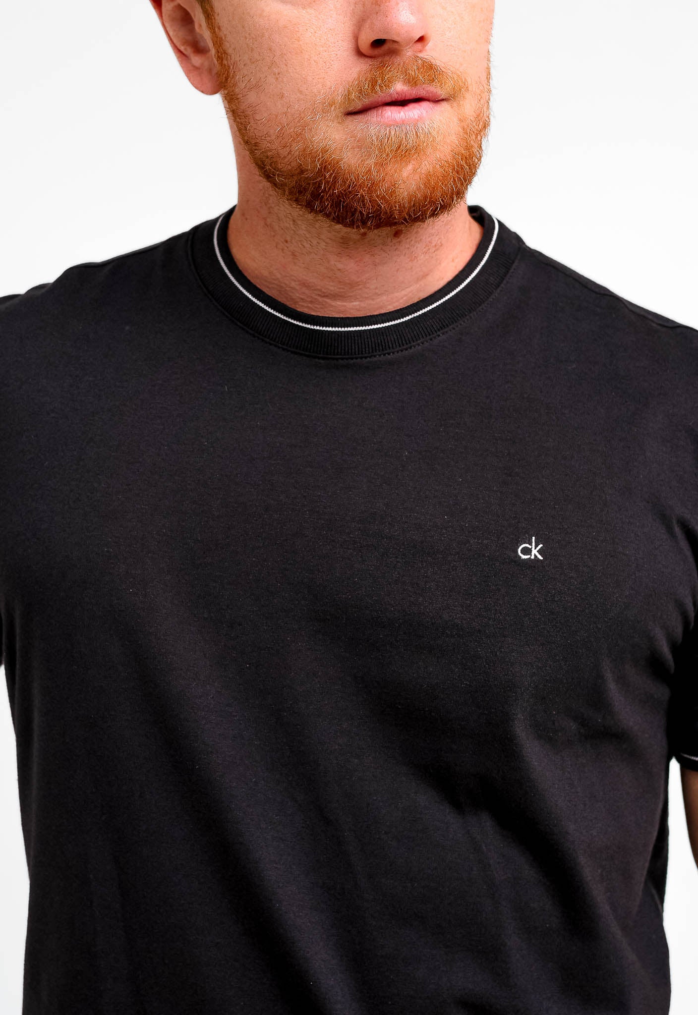 Camiseta Calvin Klein Gola E Punho Friso