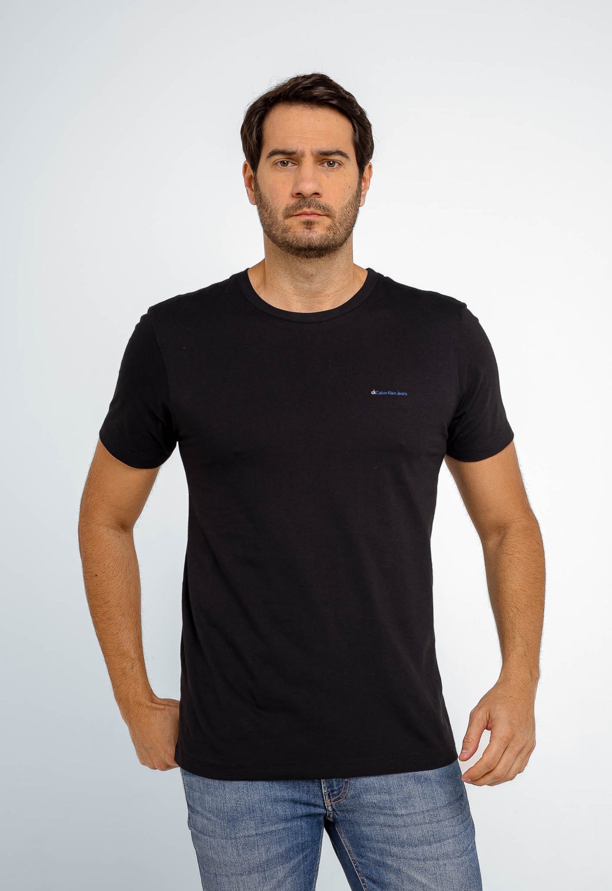 Camiseta Calvin Klein Jeans Logo Peito Básica - Sale