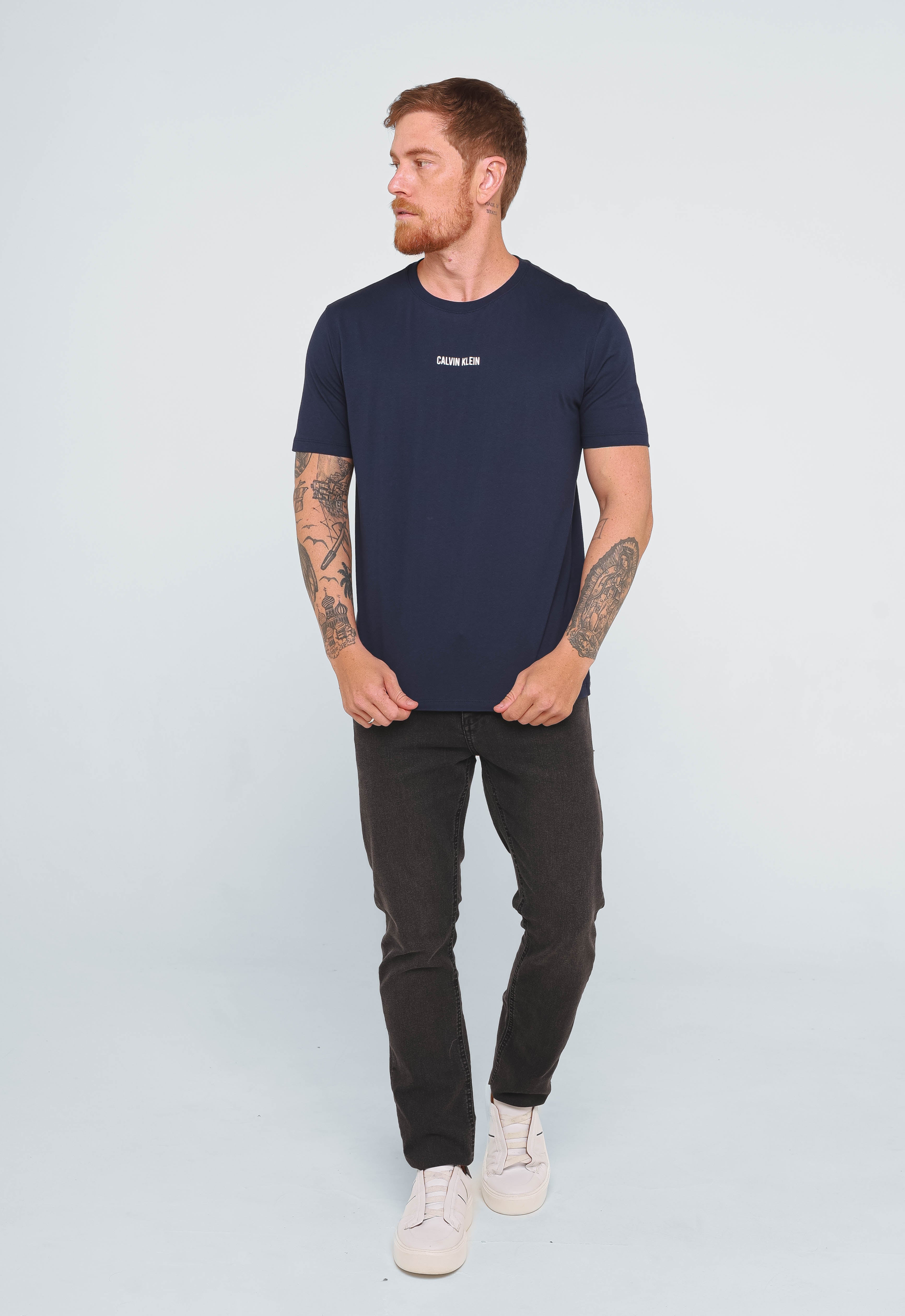Camiseta Calvin Klein Logo Central Embossed