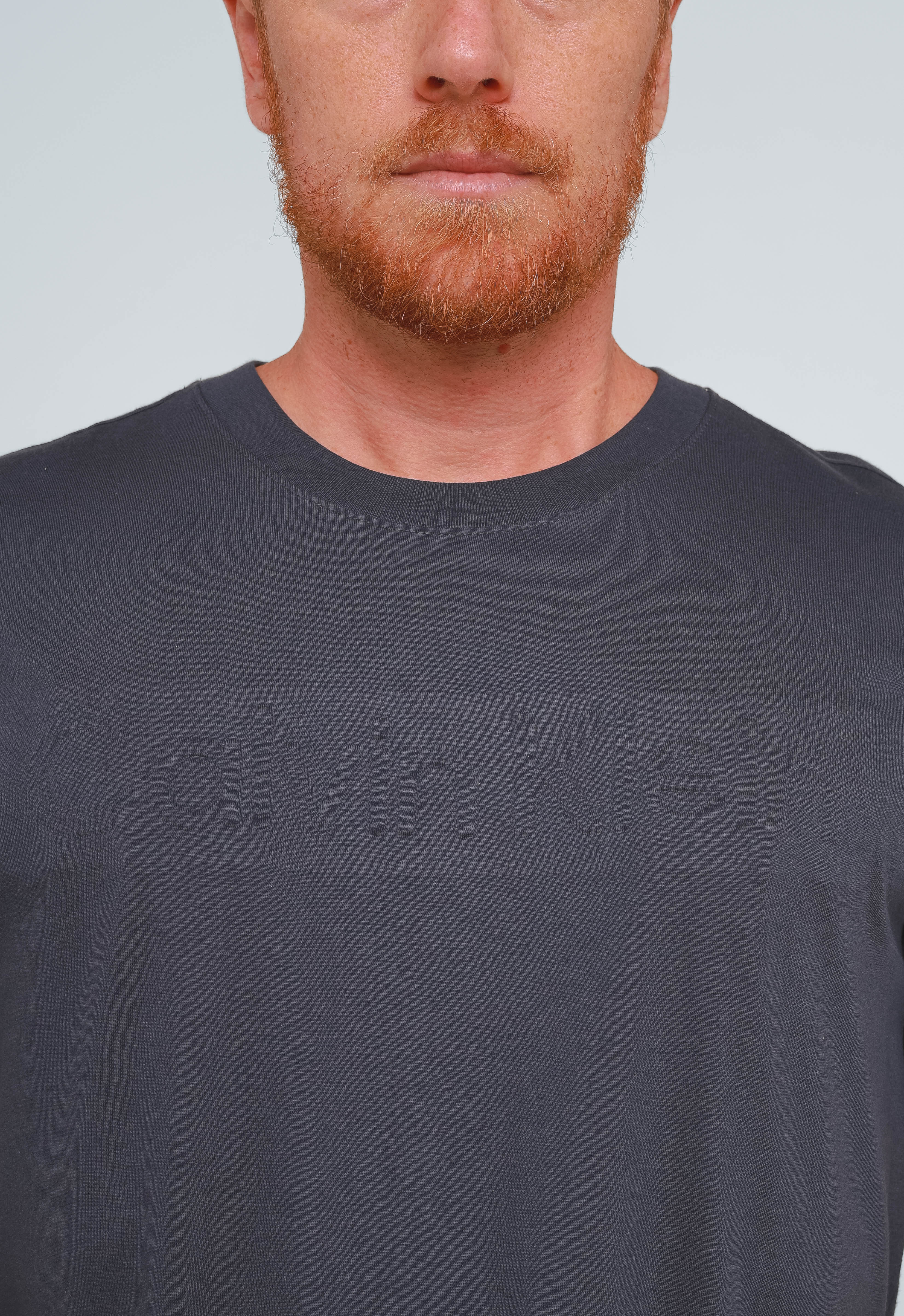 Camiseta Calvin Klein Embossing.