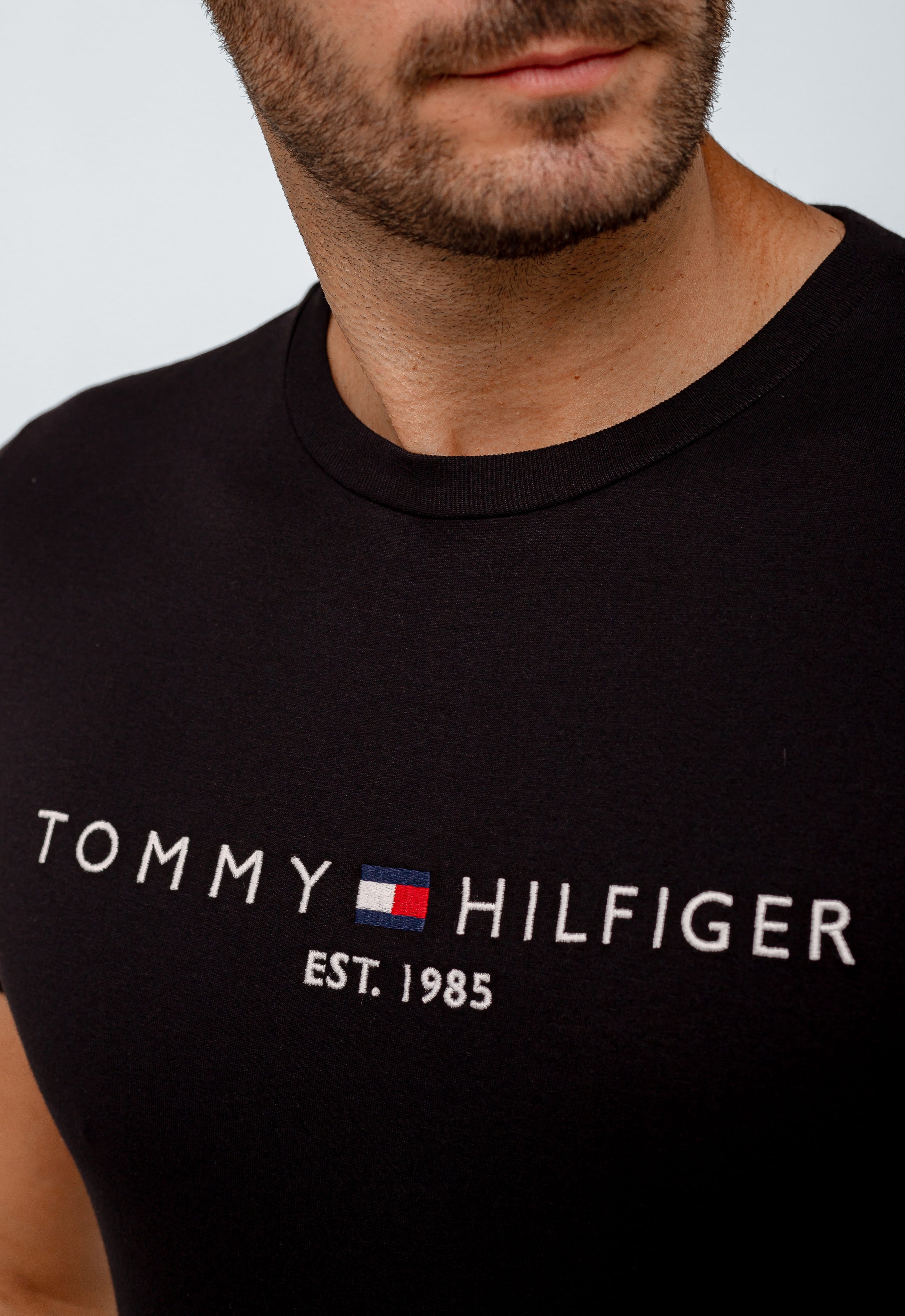 Camiseta Tommy Hilfiger Logo Tee Est. 1985 - Sale