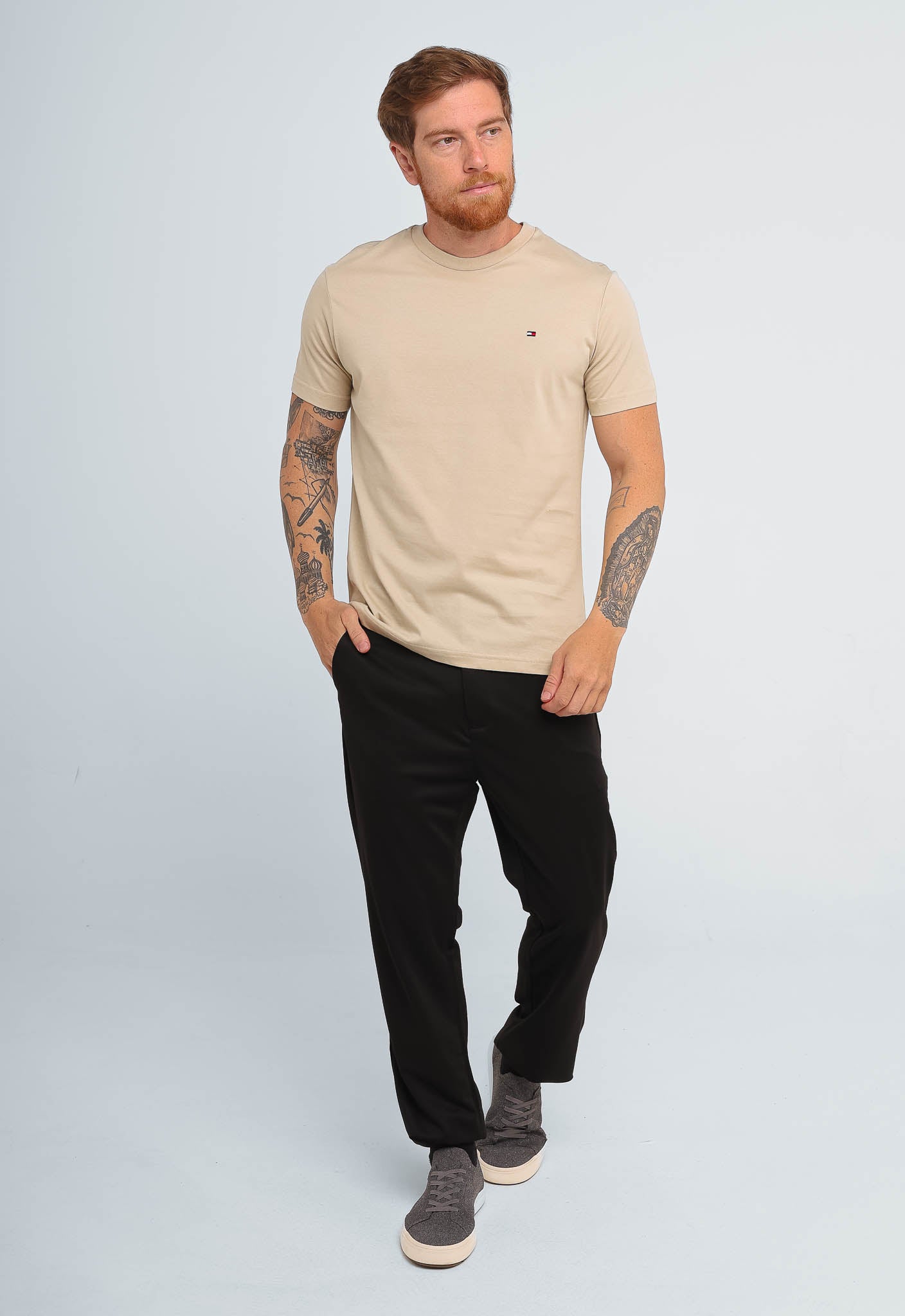 Camiseta Tommy Hilfiger Básica Essential - Sale