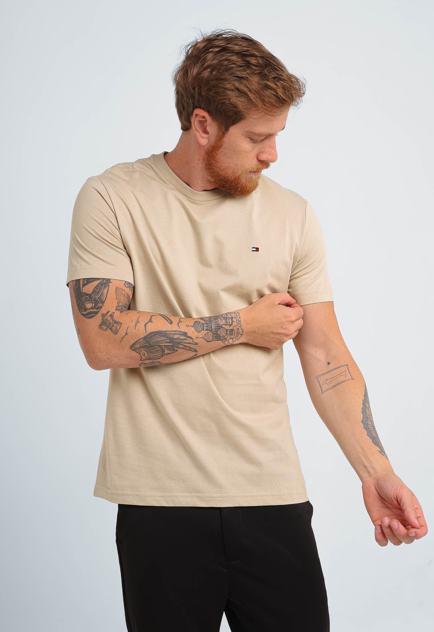 Camiseta Tommy Hilfiger Básica Essential - Sale