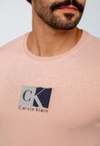 Camiseta Calvin Klein Logo Central Embossed