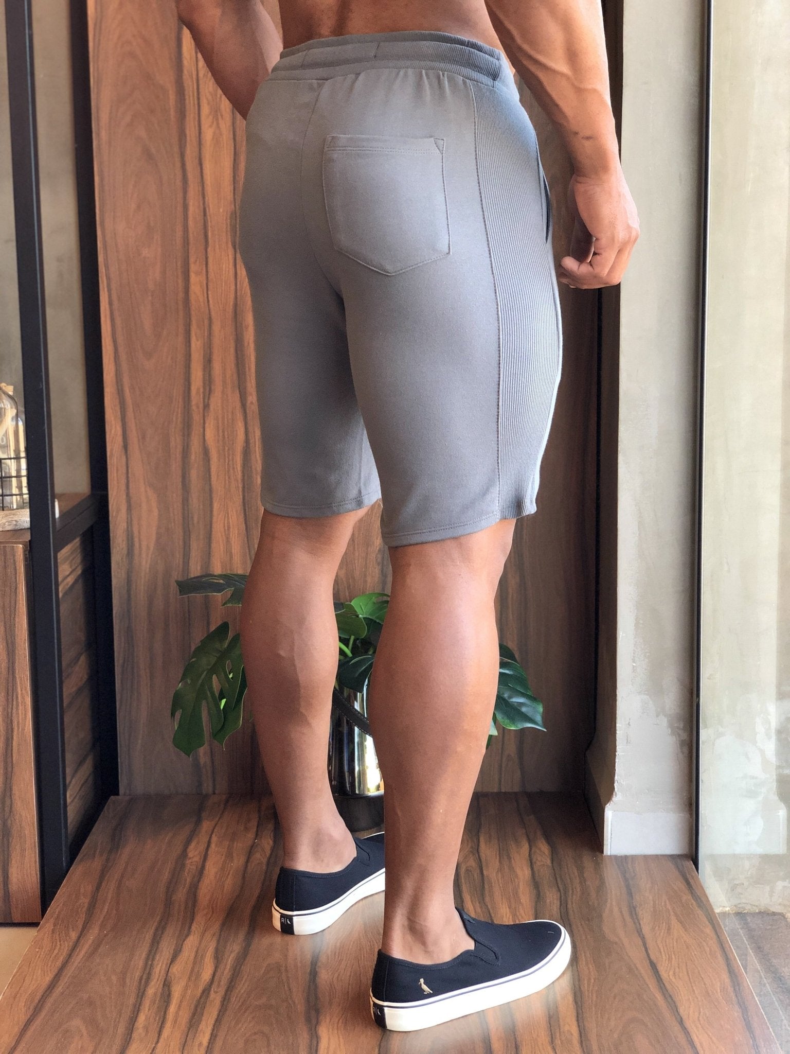 Bermuda Masculina Eleven em Moletom com Recortes Laterais - Henri Store