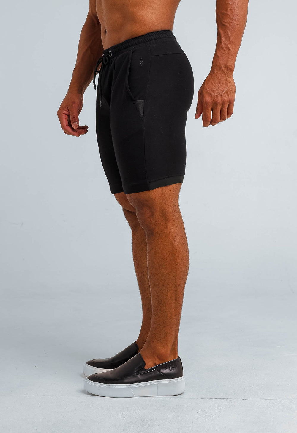 Bermuda Red Feather Black Tape Preto - Henri Store