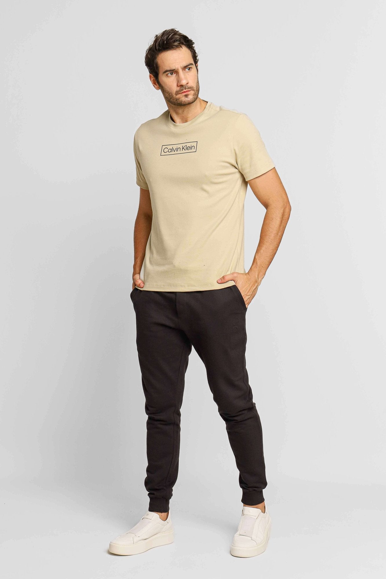 Calça Masculina Jogger Moletom Calvin Klein Embossed Preta - Live - Henri Store