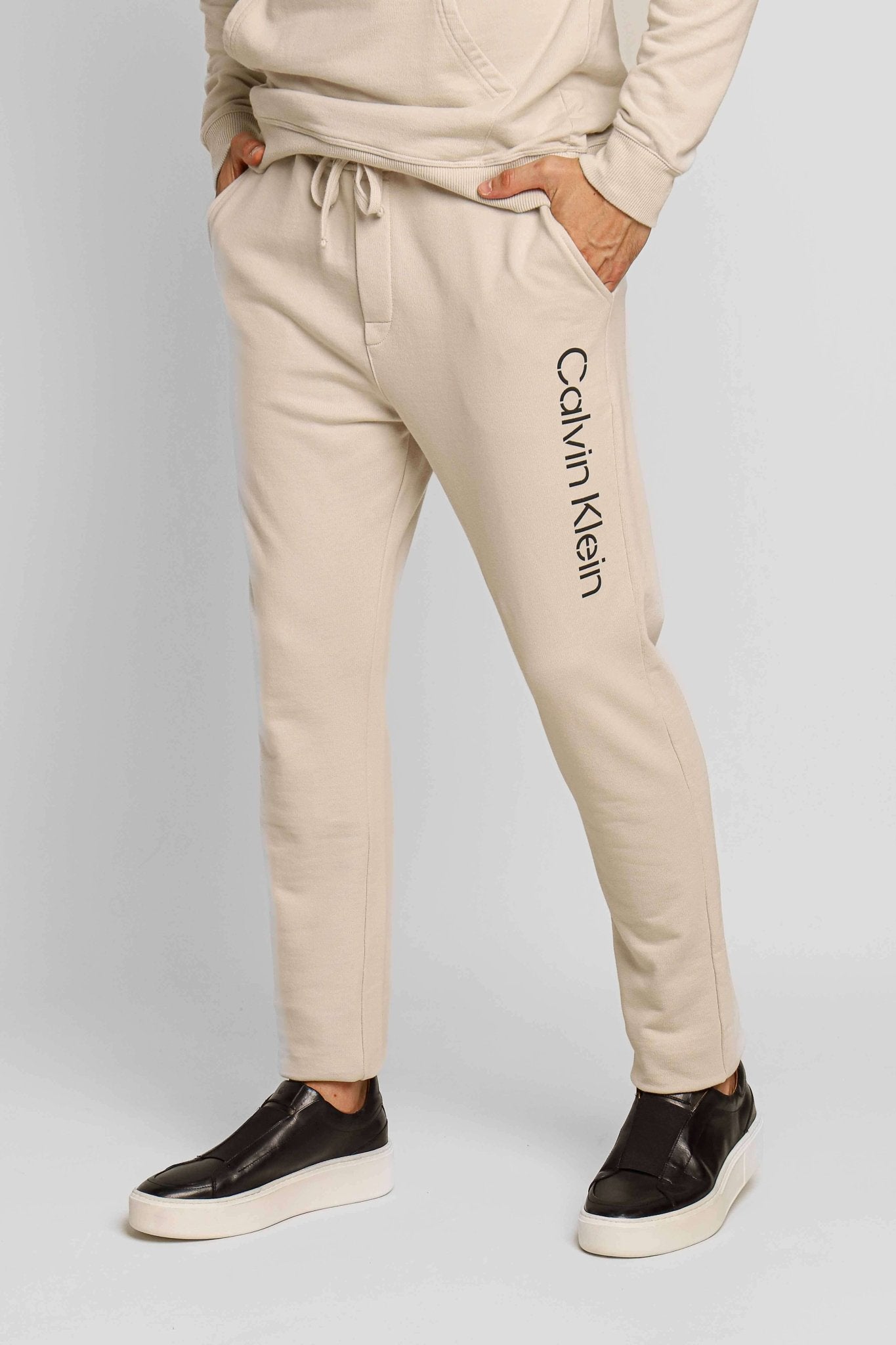 Calça Moletom Calvin Klein Logo Lateral Cáqui - Henri Store