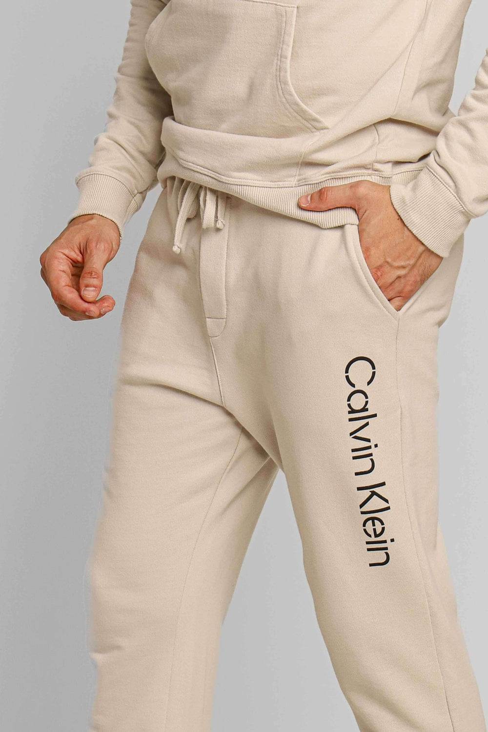 Calça Moletom Calvin Klein Logo Lateral Cáqui - Henri Store