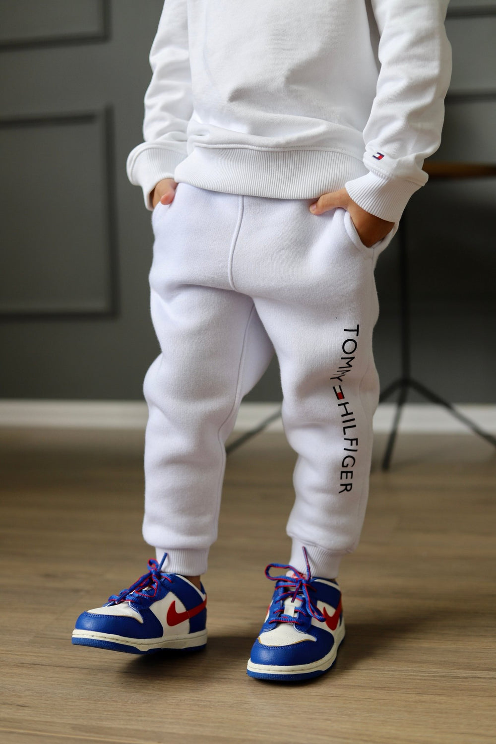 Calça Tommy Hilfiger Logo Lateral Branca Infantil - Henri Store