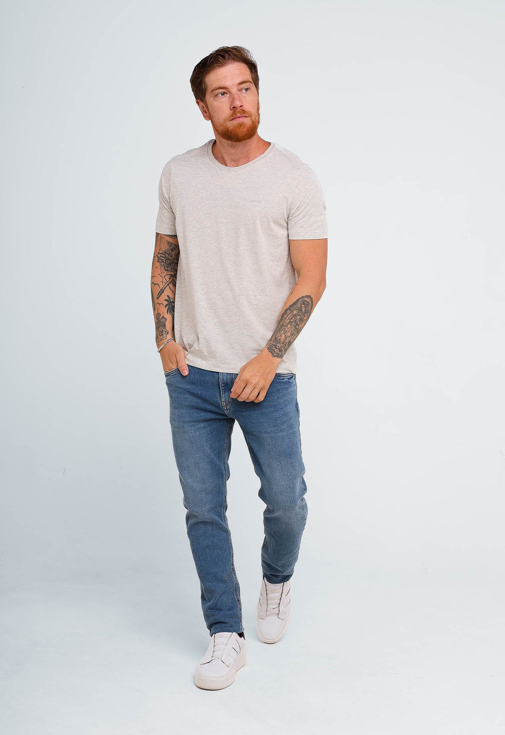 Camiseta Aramis Logo Peito Escrita - Henri Store