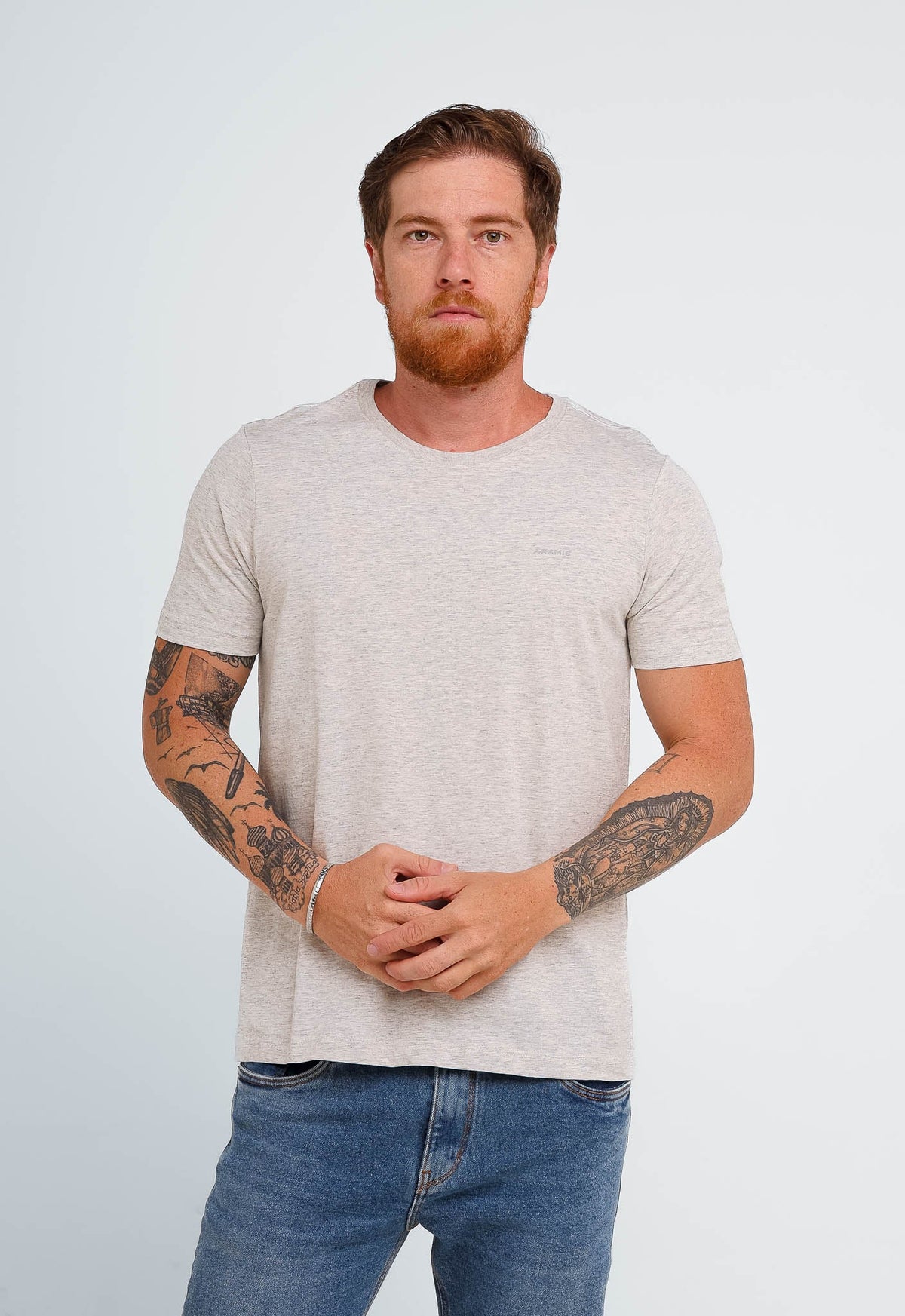 Camiseta Aramis Logo Peito Escrita - Henri Store