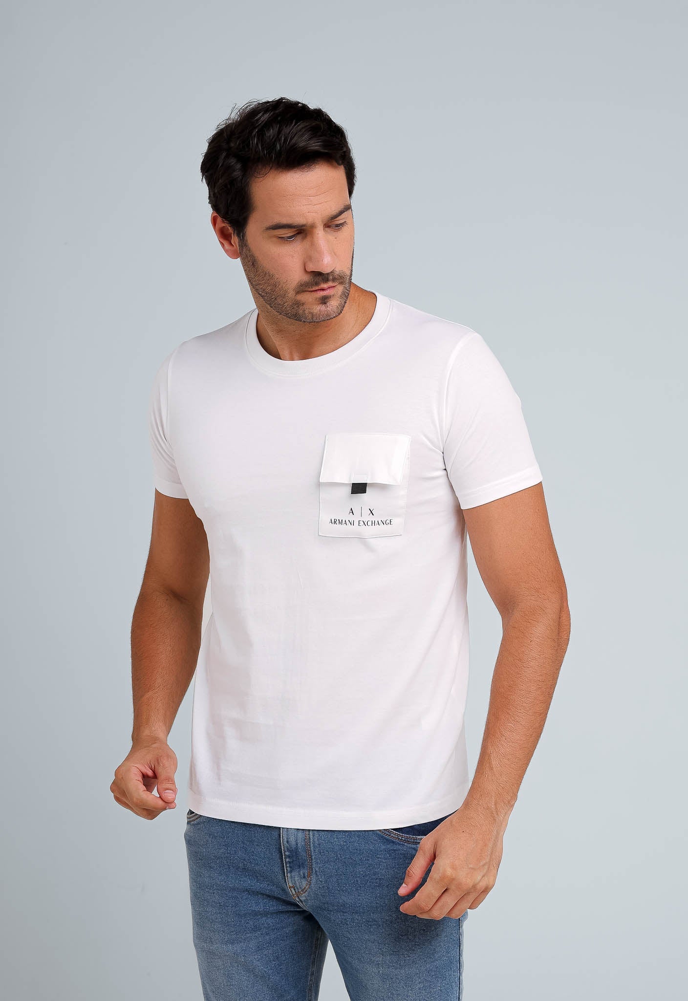 Camiseta Armani Exchange Bolso Peito - Henri Store