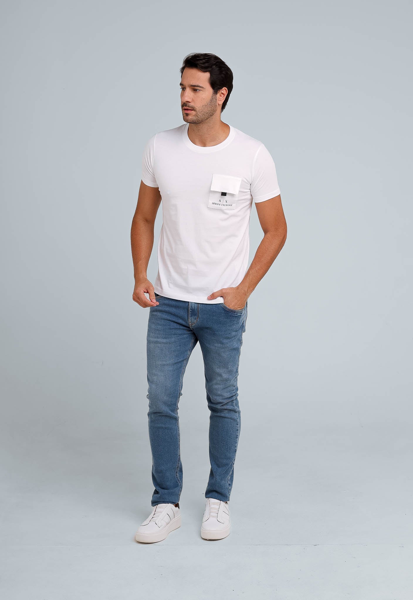 Camiseta Armani Exchange Bolso Peito - Henri Store