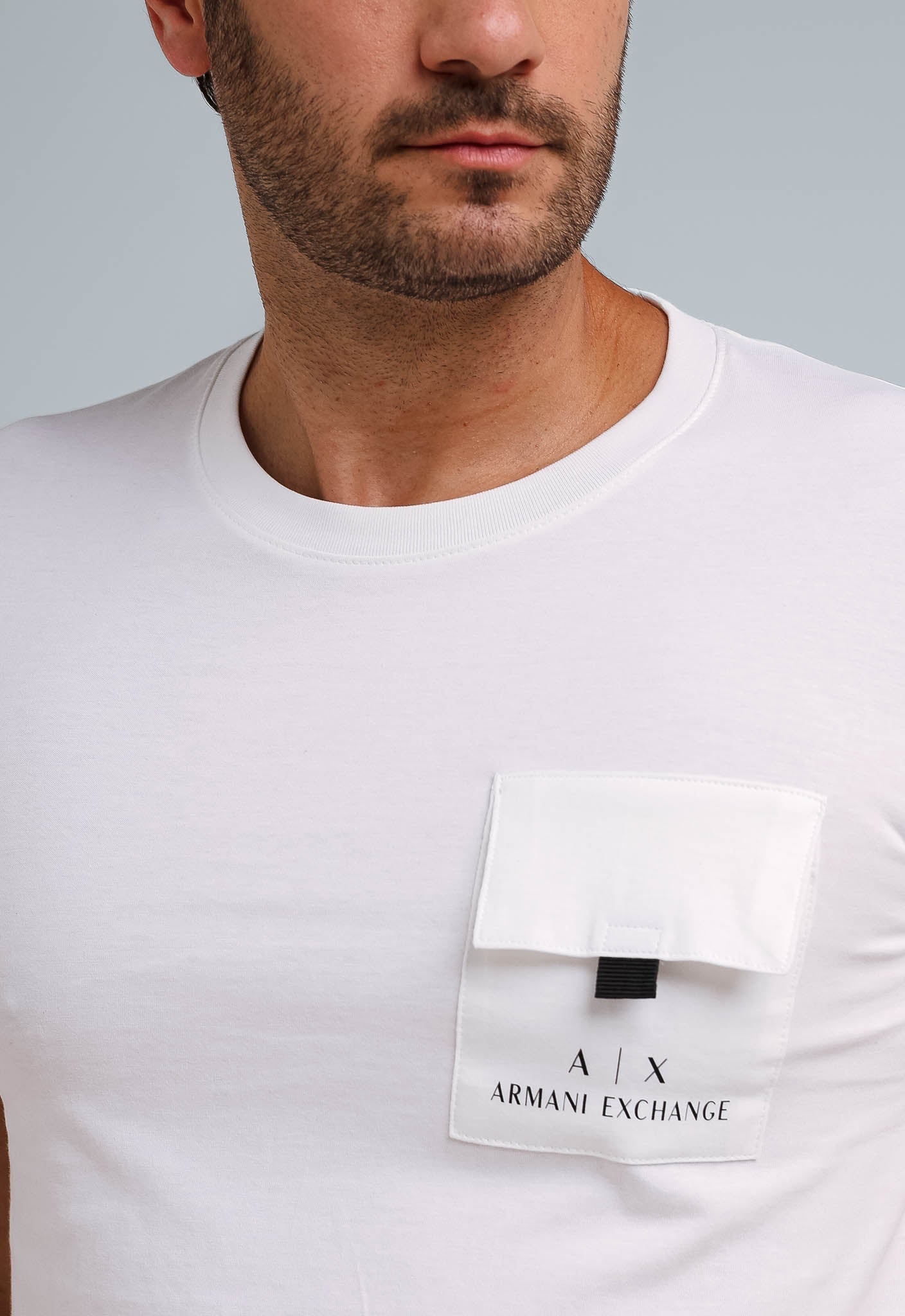 Camiseta Armani Exchange Bolso Peito - Henri Store