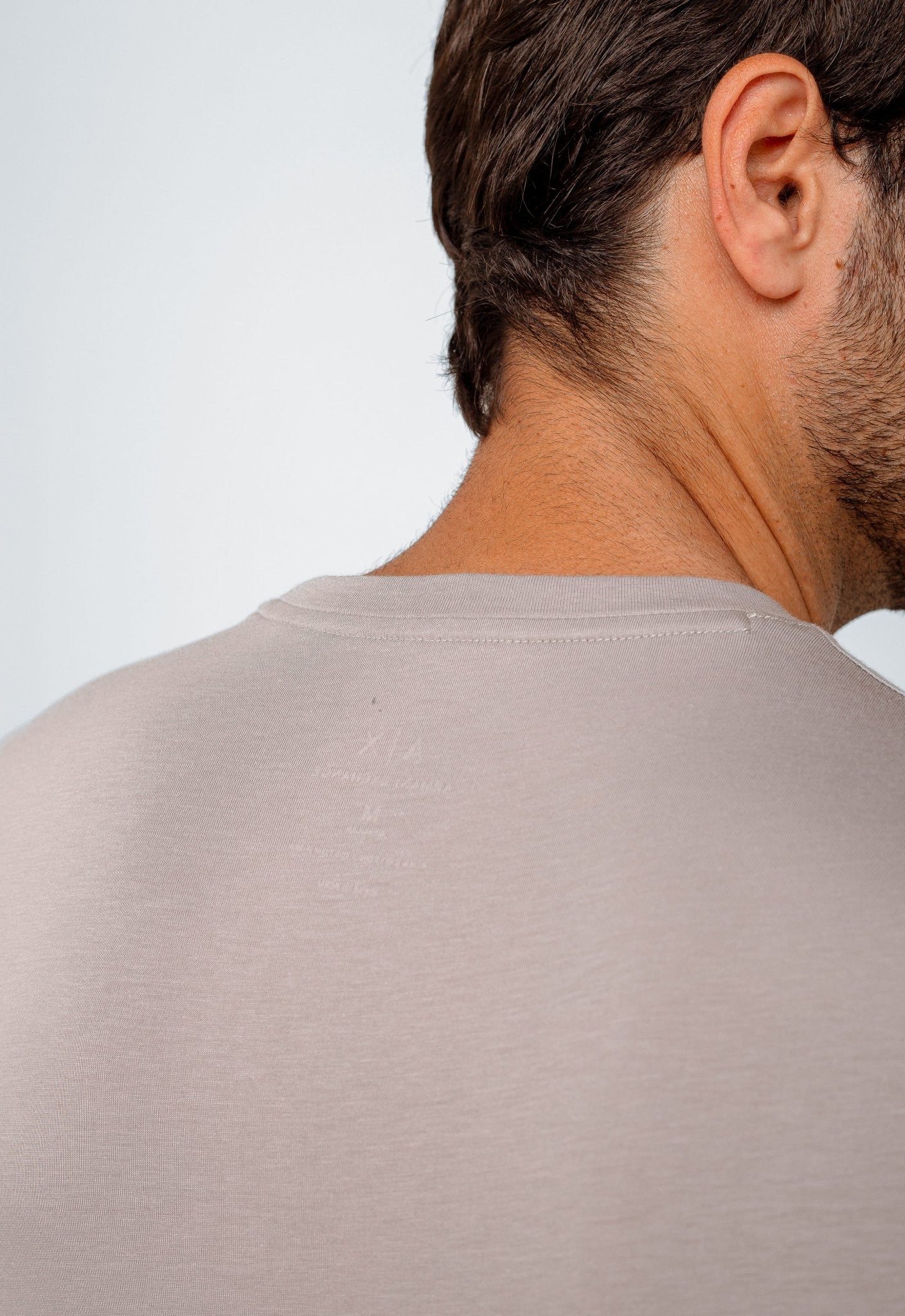 Camiseta Armani Exchange Logo Central Prateado - Henri Store