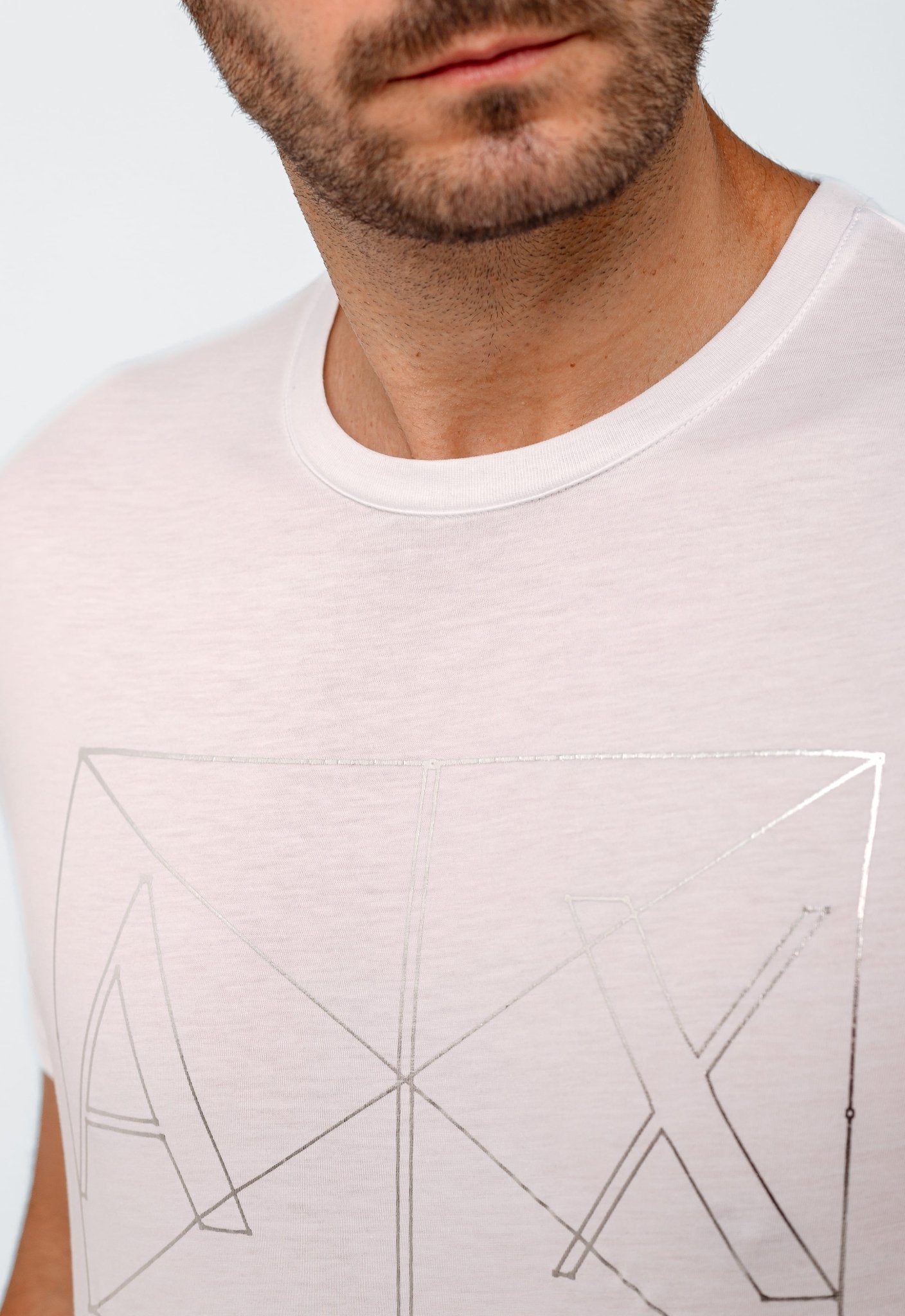 Camiseta Armani Exchange Logo Central Prateado - Henri Store