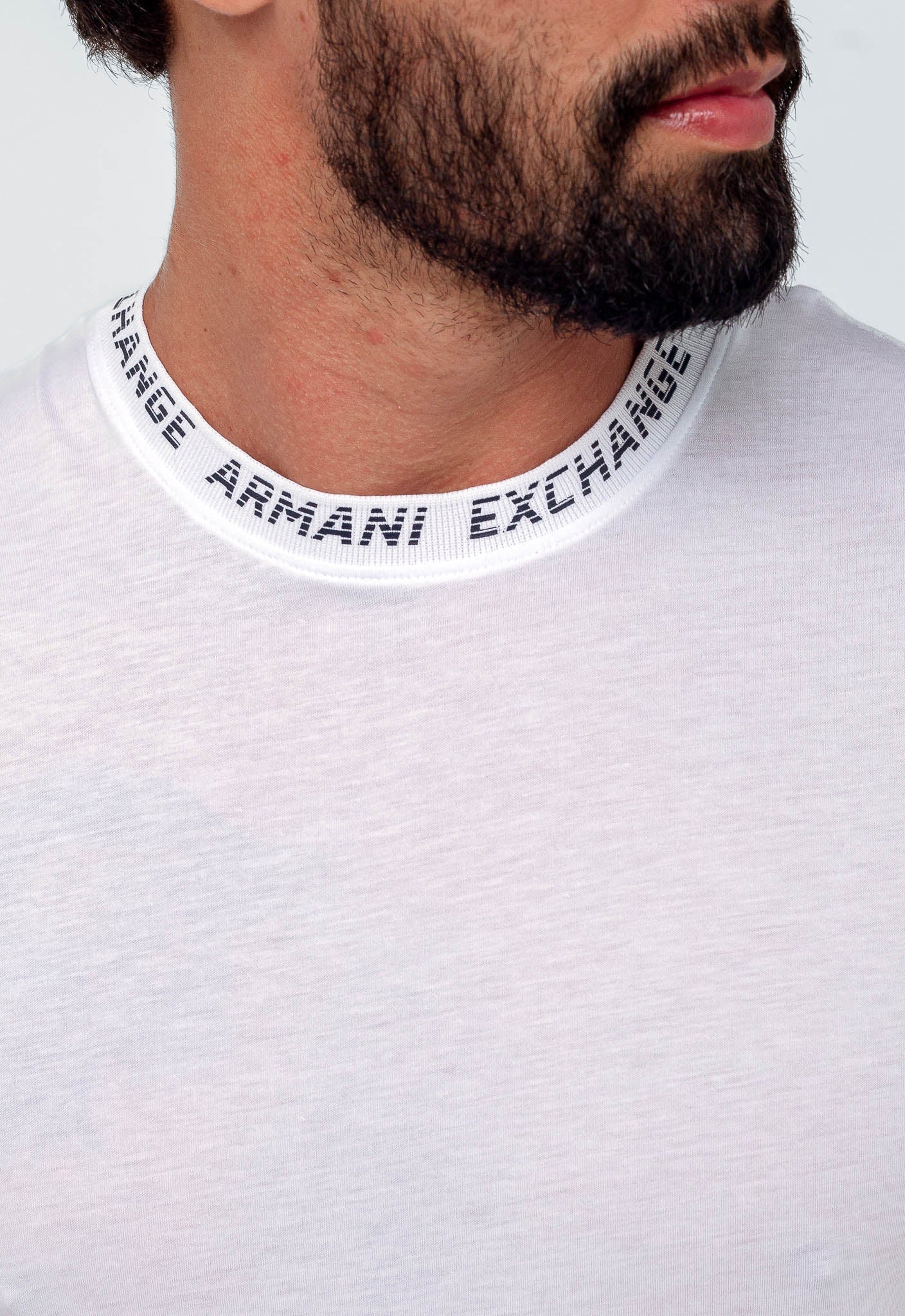 Camiseta Armani Exchange Logo Gola - Henri Store
