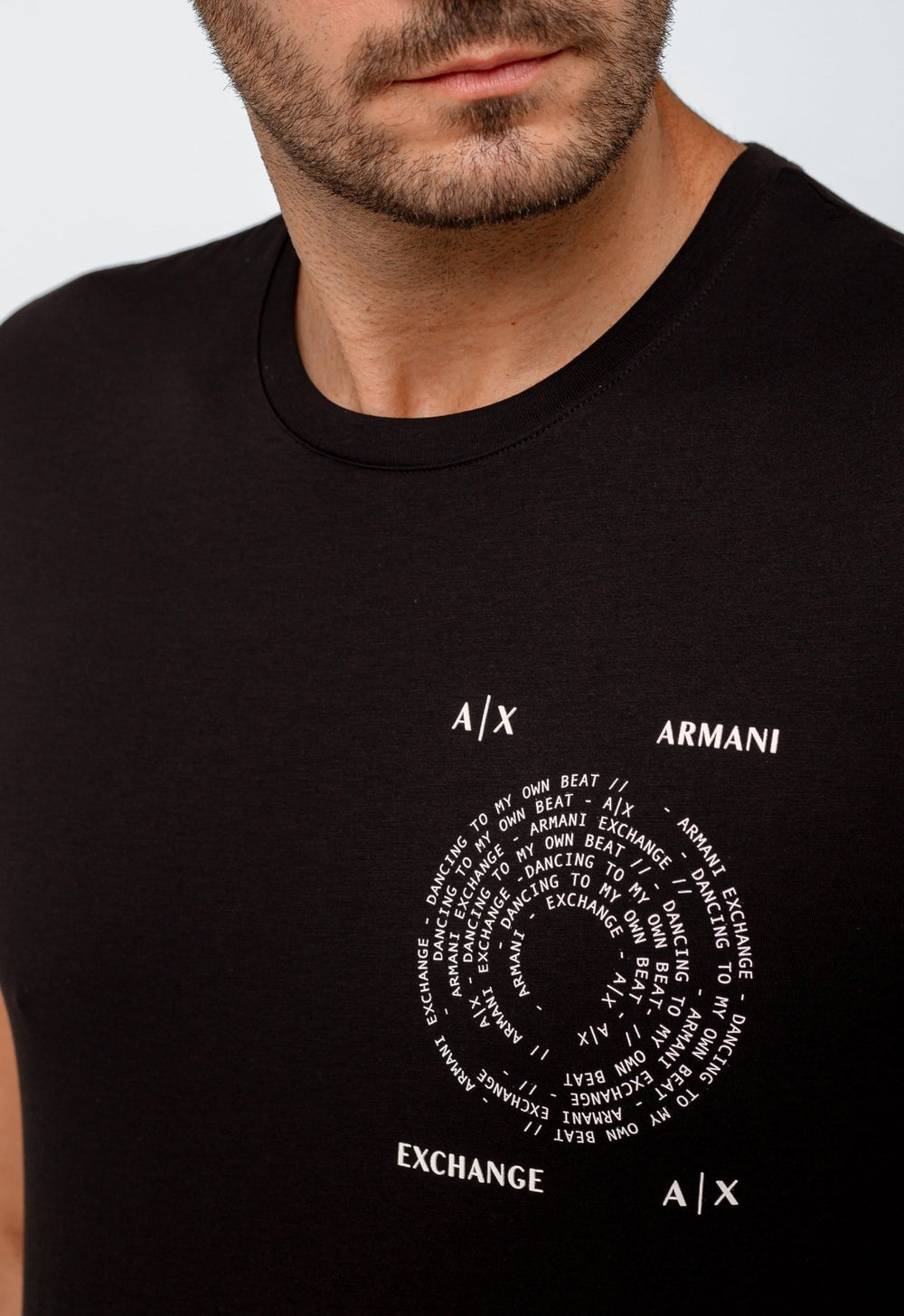 Camiseta Armani Exchange Logo Peito Circular - Henri Store