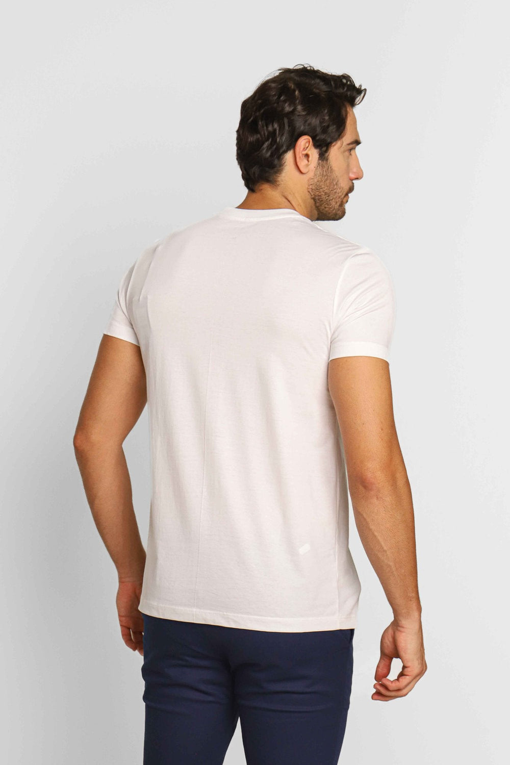 Camiseta Armani Exchange Regular Fit Logo Circular Branco - Henri Store
