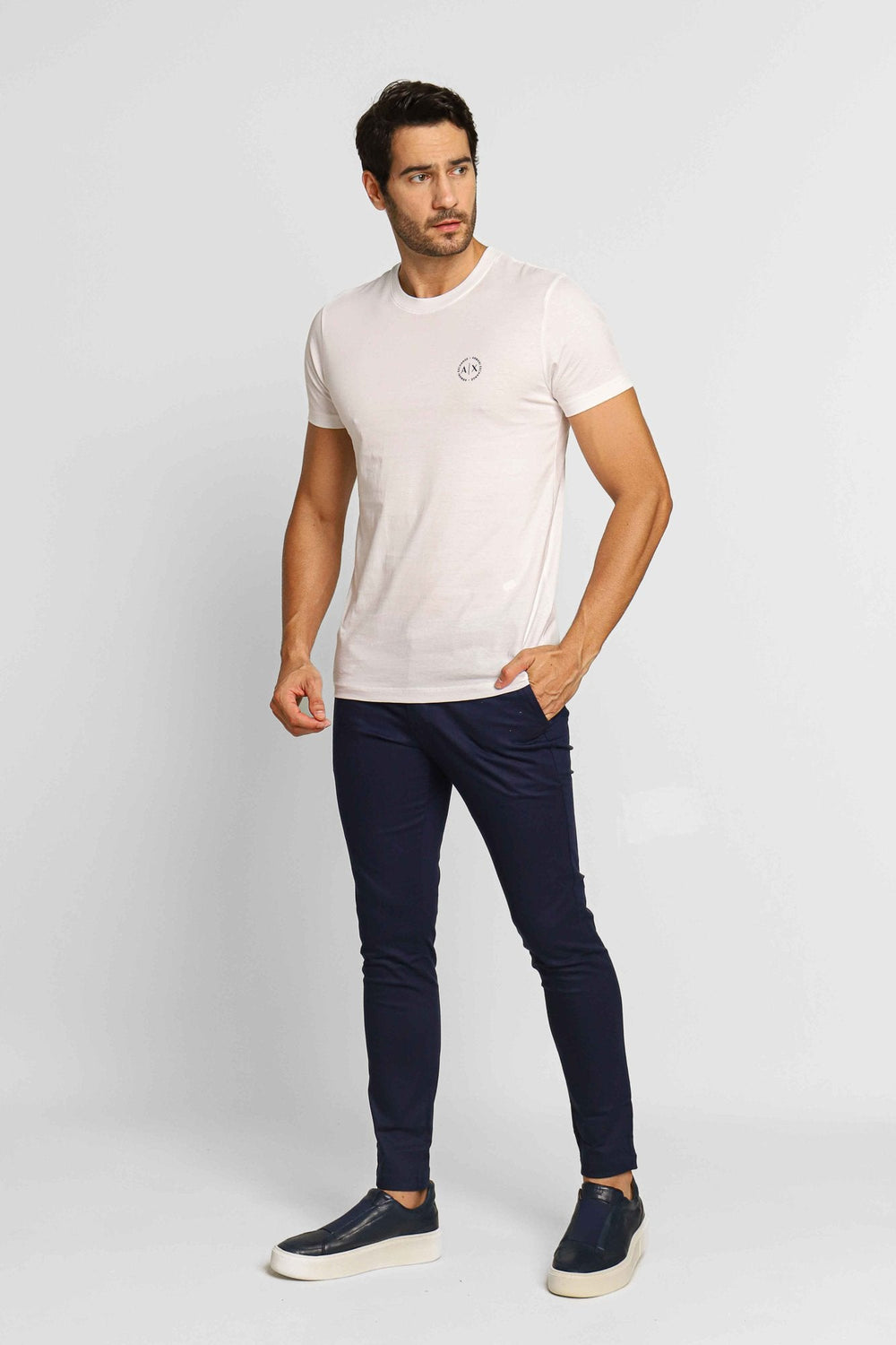 Camiseta Armani Exchange Regular Fit Logo Circular Branco - Henri Store