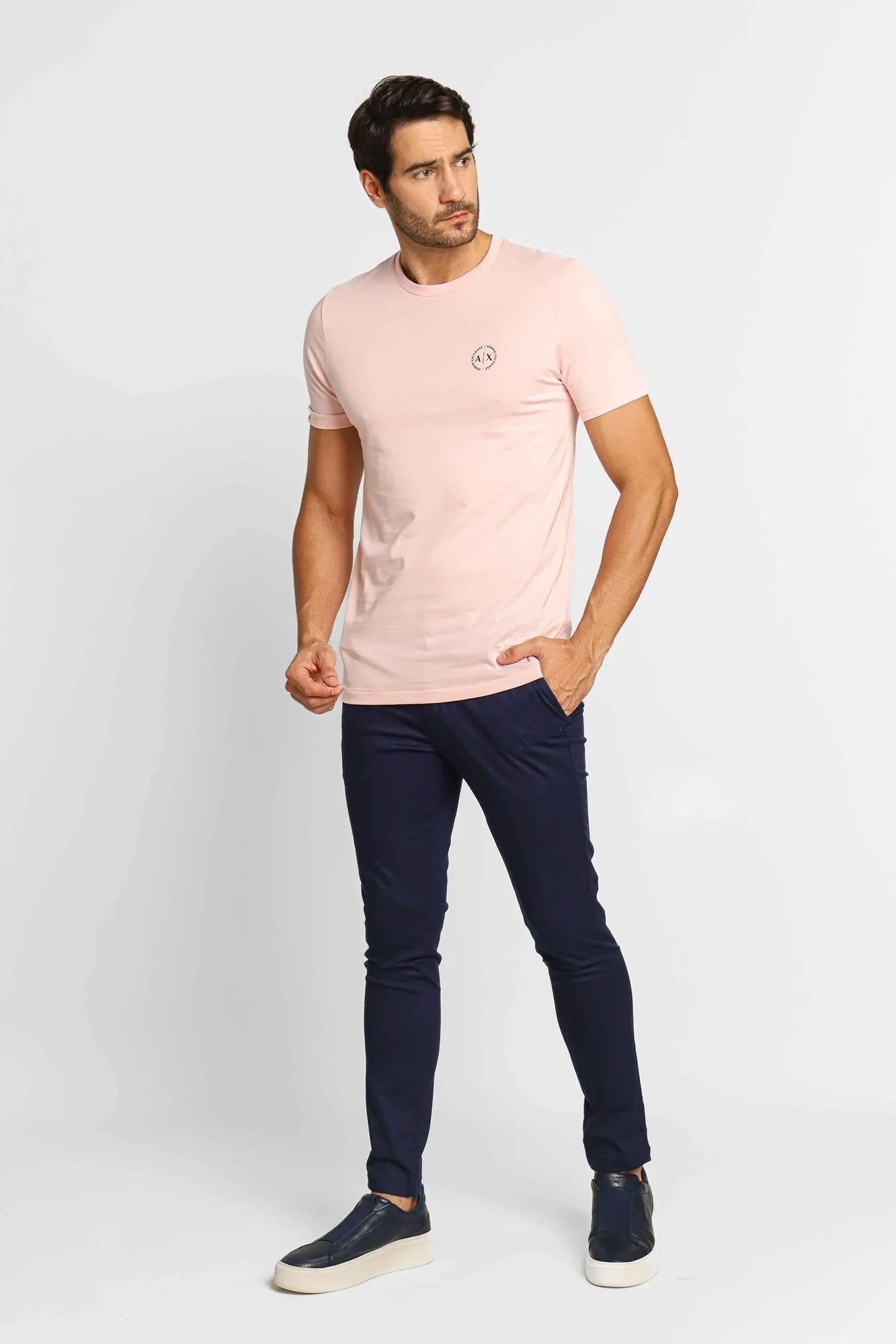 Camiseta Armani Exchange Regular Fit Logo Circular Rosa Claro - Henri Store