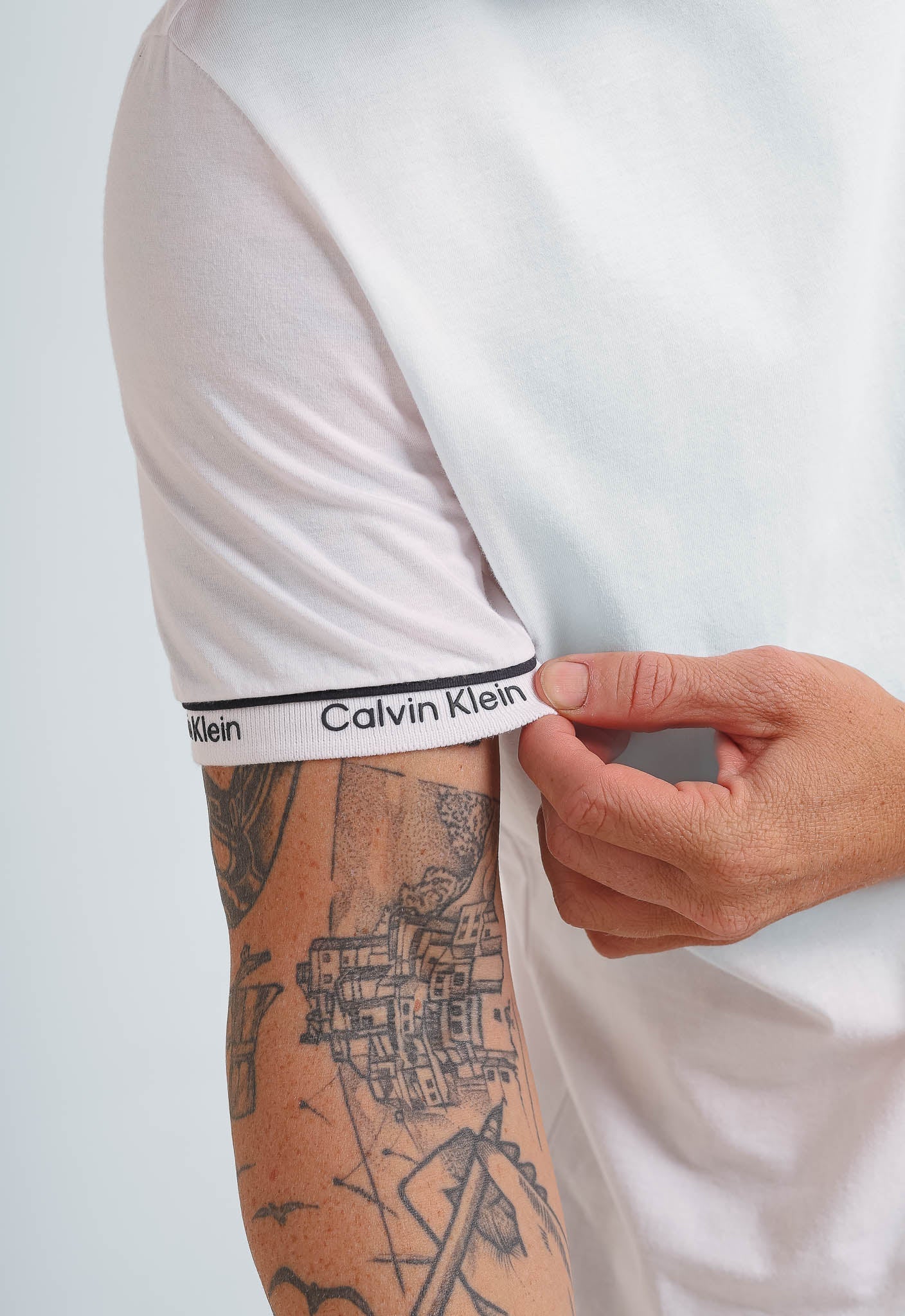 Camiseta Calvin Klein Ck Peito Detalhe Punho - Henri Store