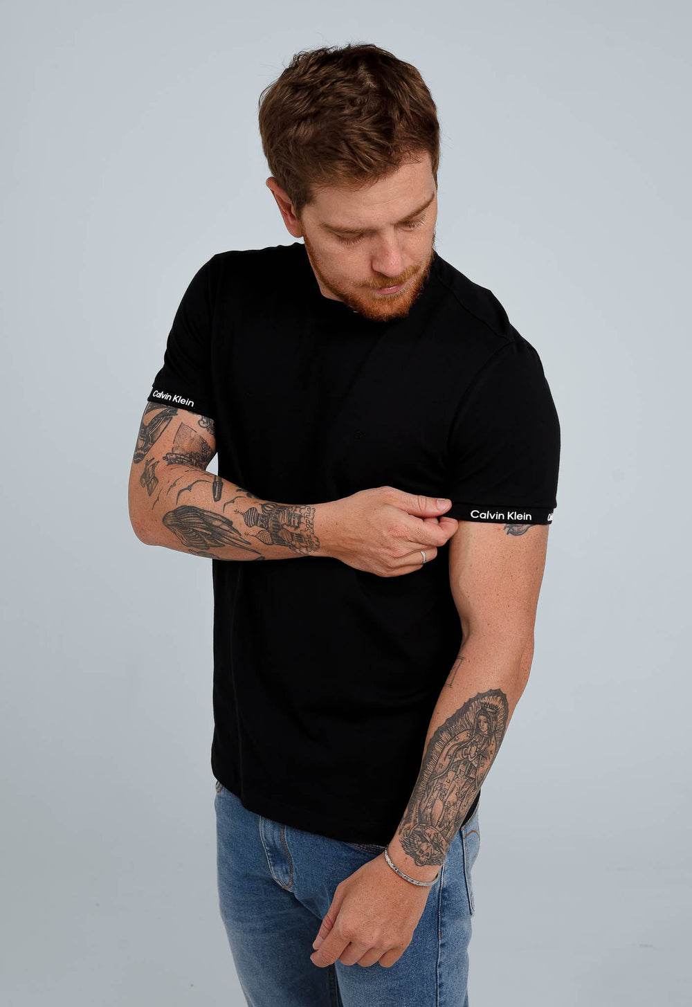 Camiseta Calvin Klein com Logo na Manga - Henri Store