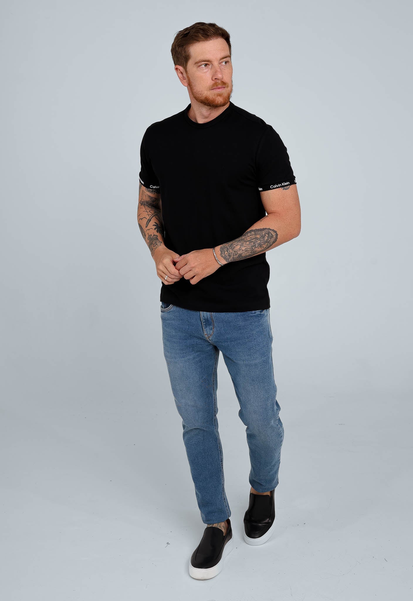 Camiseta Calvin Klein com Logo na Manga - Henri Store