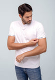 Camiseta Calvin Klein com Logo na Manga - Henri Store