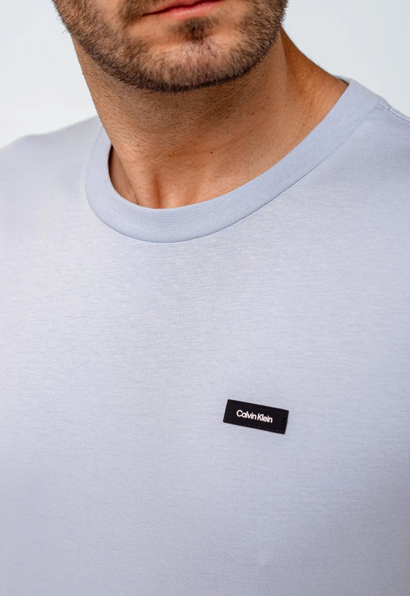 Camiseta Calvin Klein Comfort Fit Básica - Henri Store