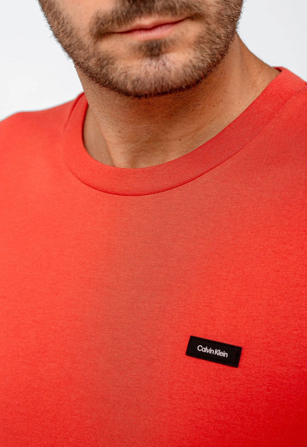 Camiseta Calvin Klein Comfort Fit Básica - Henri Store