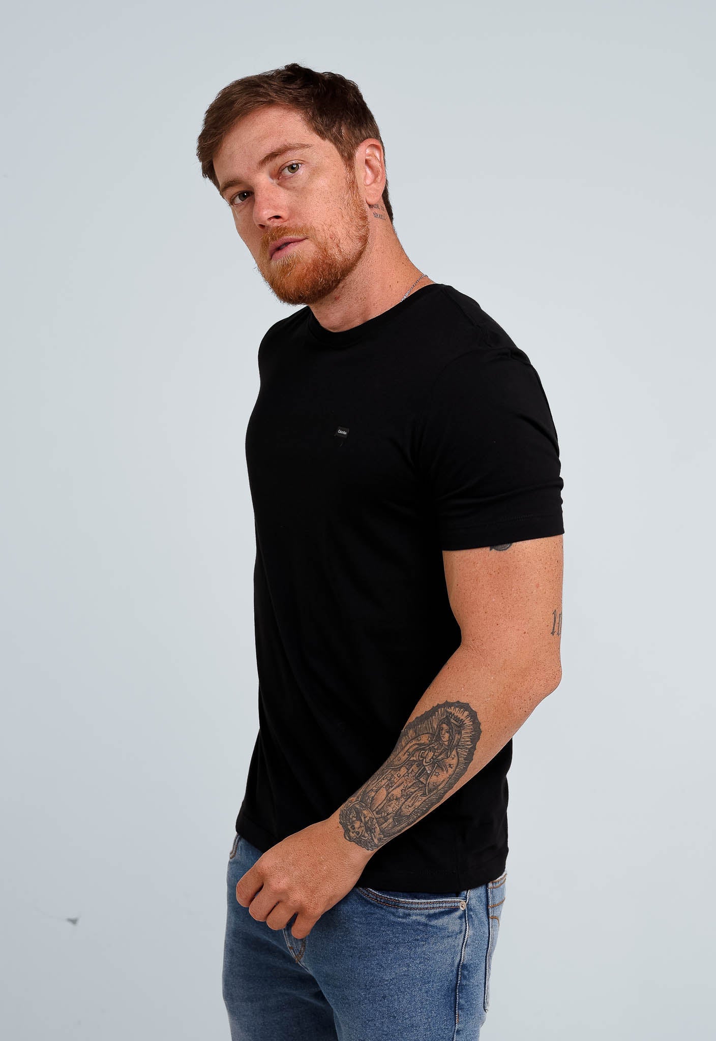 Camiseta Calvin Klein em Algodão Egípcio com Logo no Peito - Henri Store