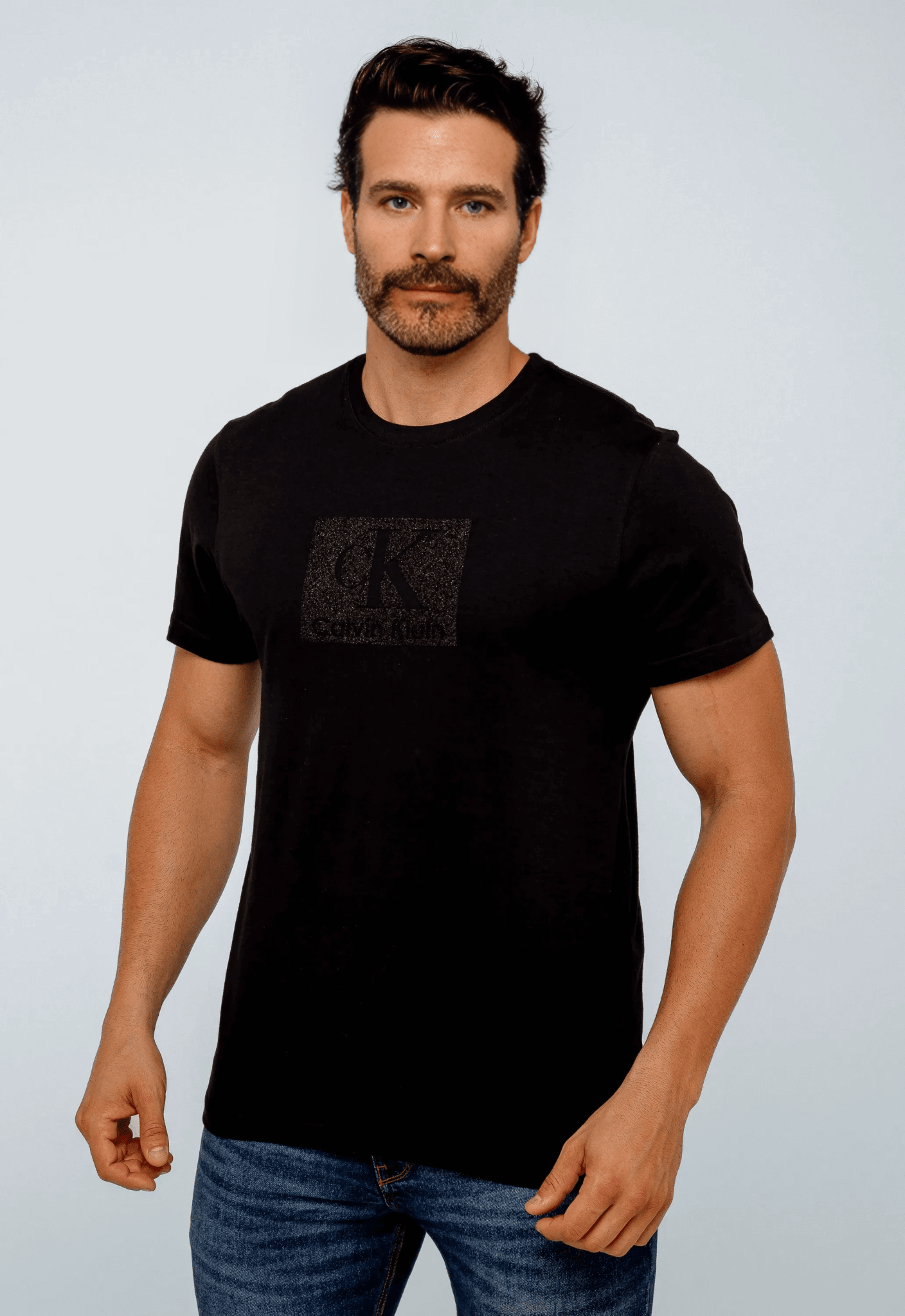 Camiseta Calvin Klein Embossed Logo Central Shine - Henri Store