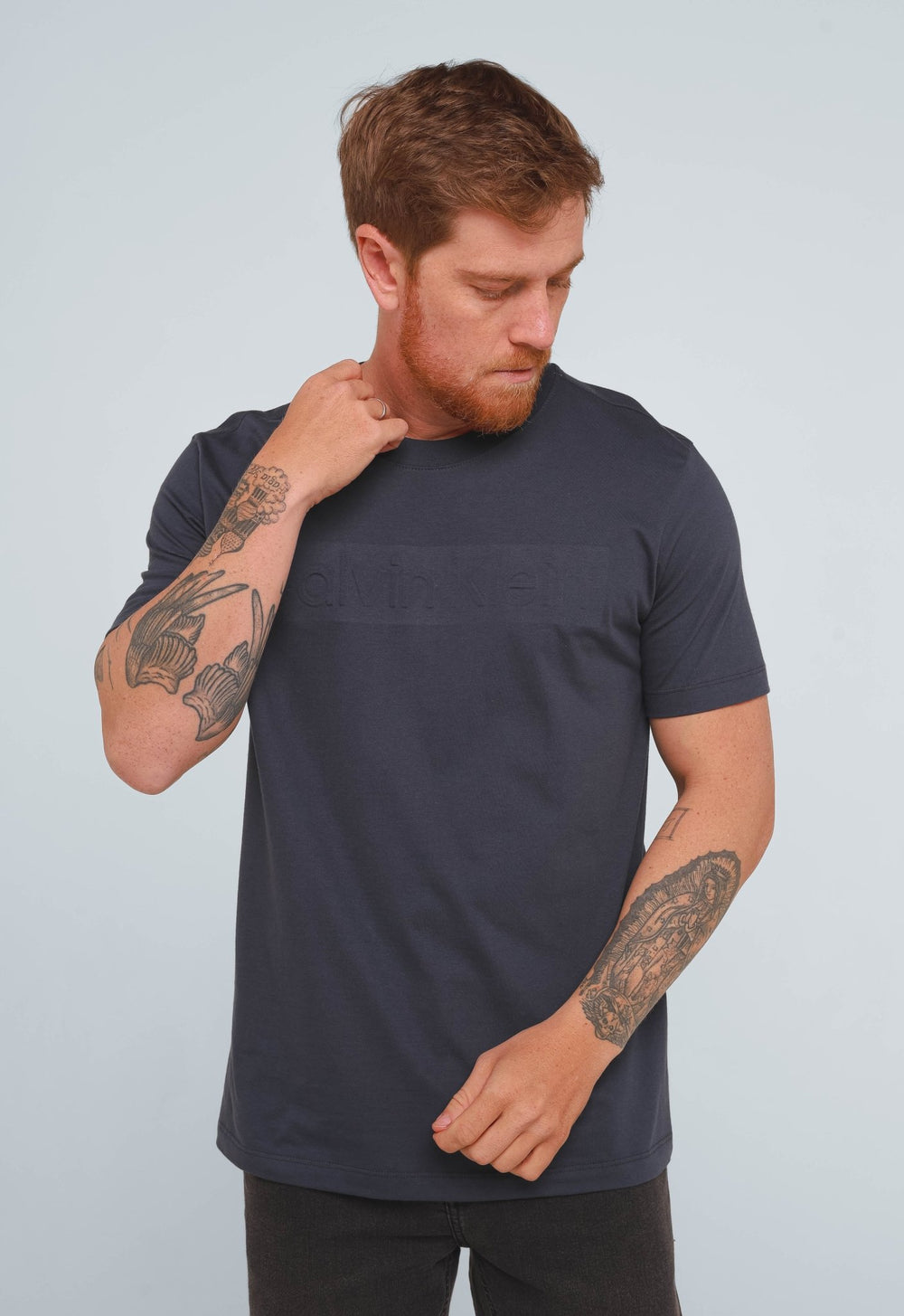 Camiseta Calvin Klein Embossing. - Henri Store