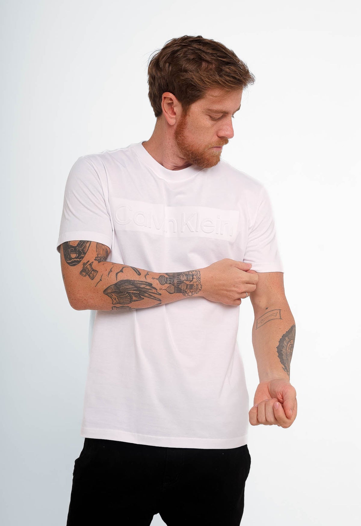 Camiseta Calvin Klein Embossing. - Henri Store