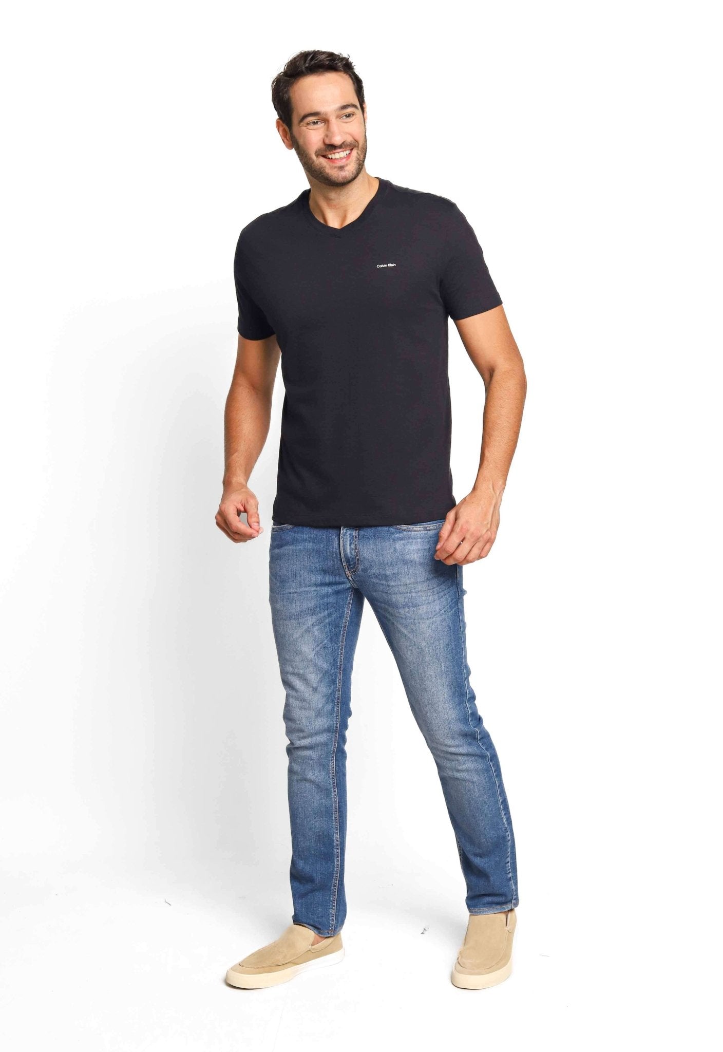 Camiseta Calvin Klein Flame Slim Basica Gola V Preto - Henri Store