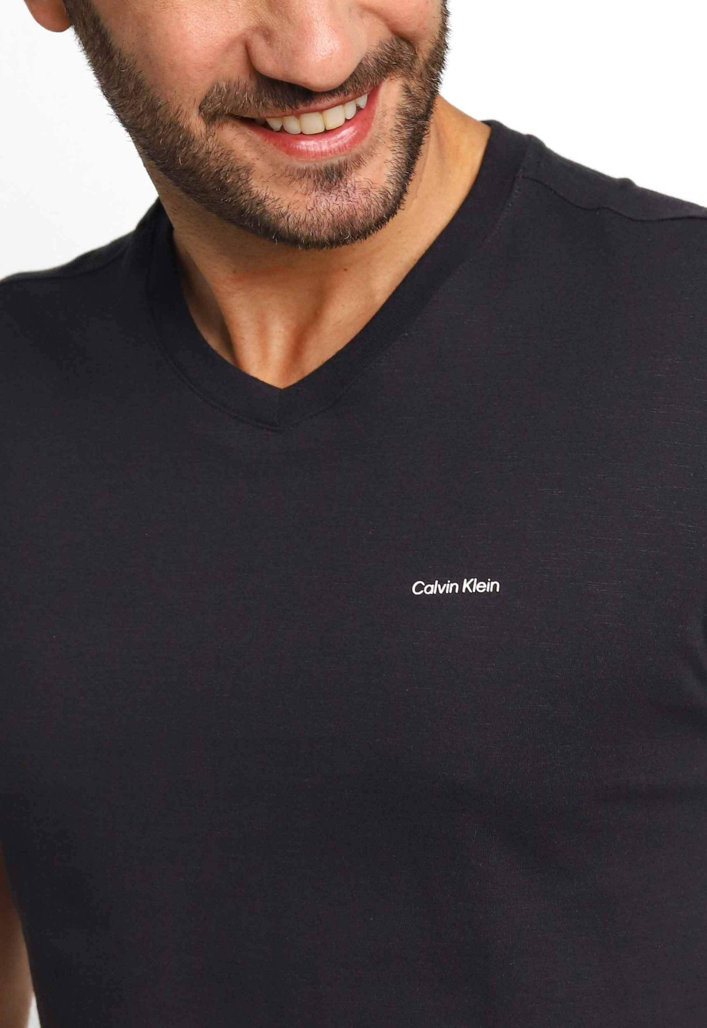 Camiseta Calvin Klein Flame Slim Basica Gola V Preto - Henri Store
