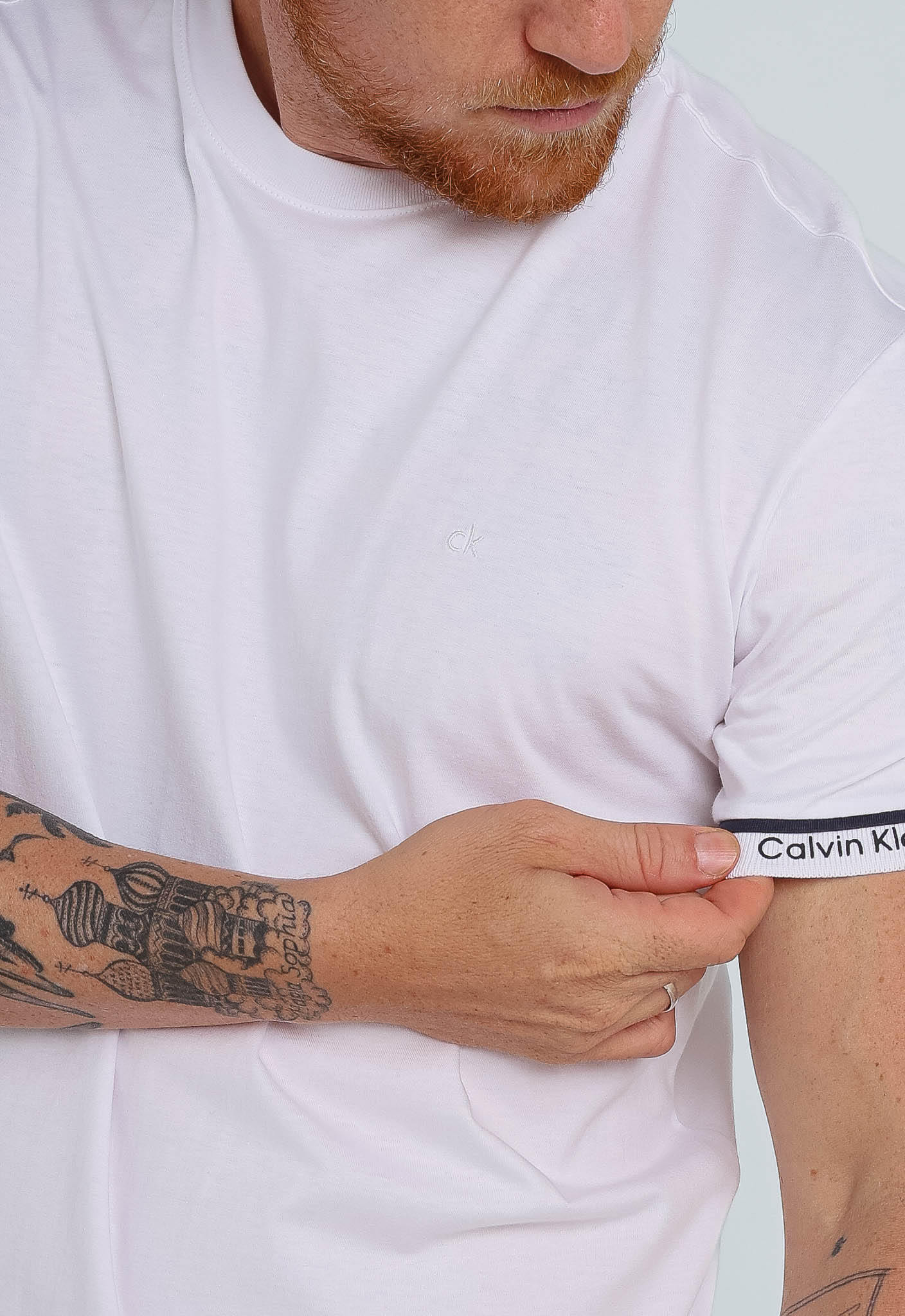 Camiseta Calvin Klein Gel Logo Peito - Henri Store