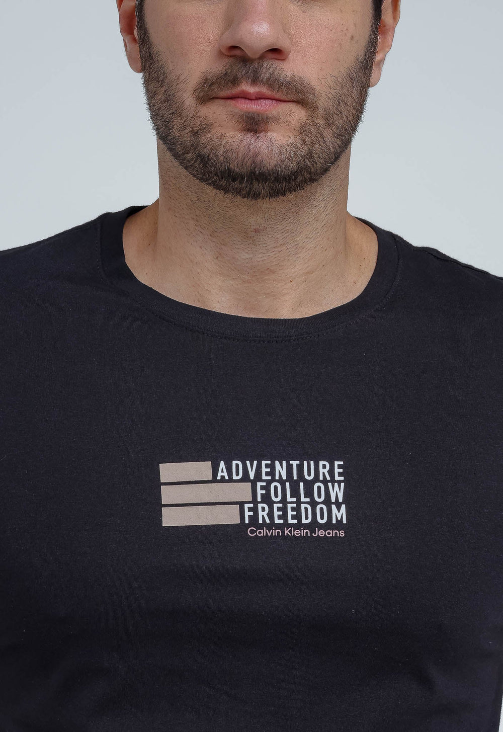 Camiseta Calvin Klein Jeans Adventure Follow - Henri Store