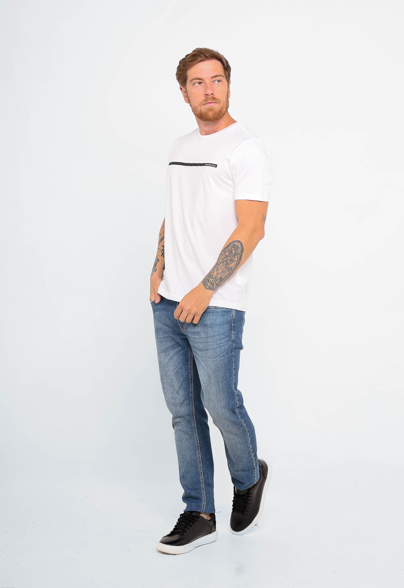 Camiseta Calvin Klein Jeans com Faixa no Peito - Sale - Henri Store