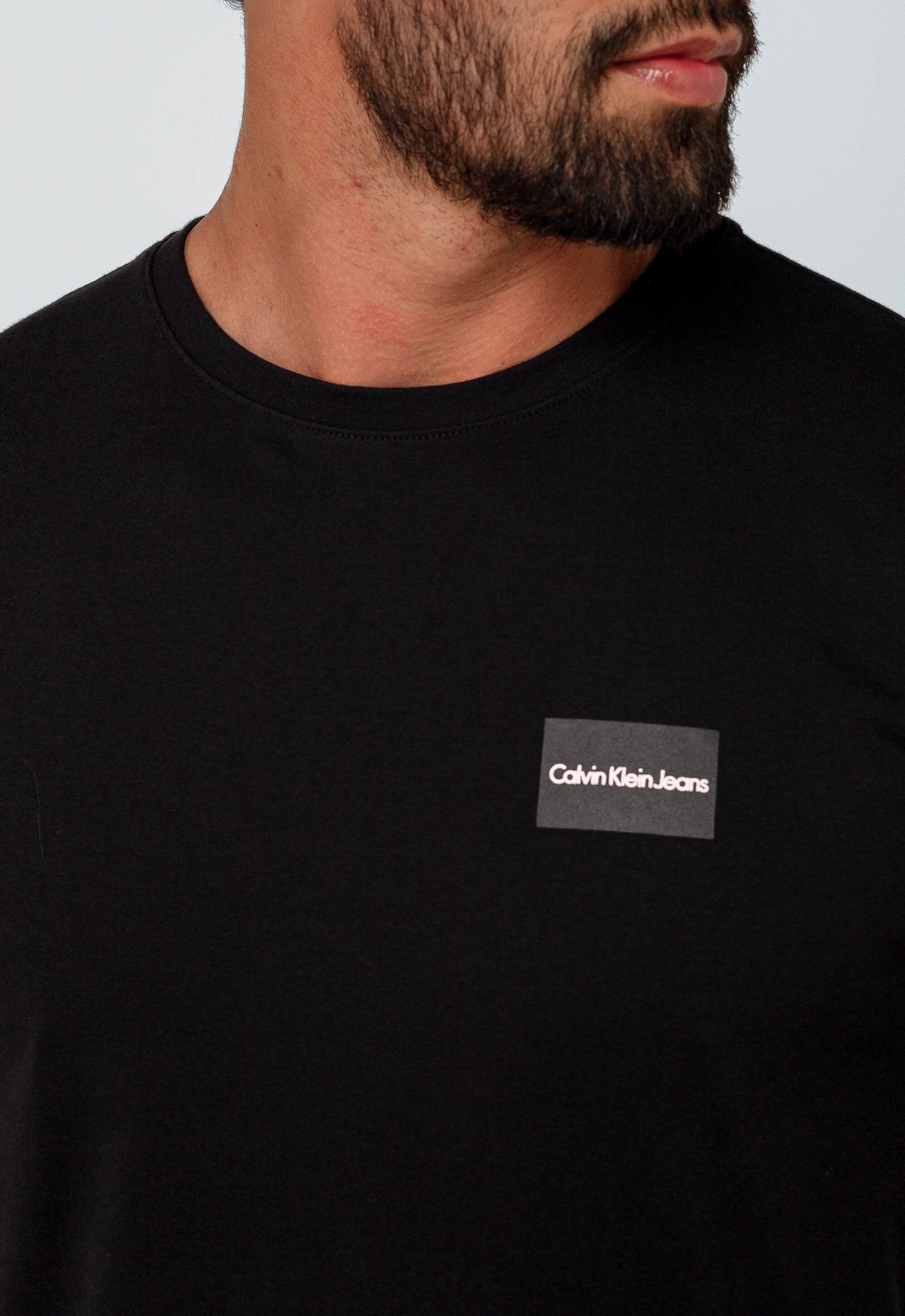 Camiseta Calvin Klein Jeans Dark Square - LIVE - Henri Store