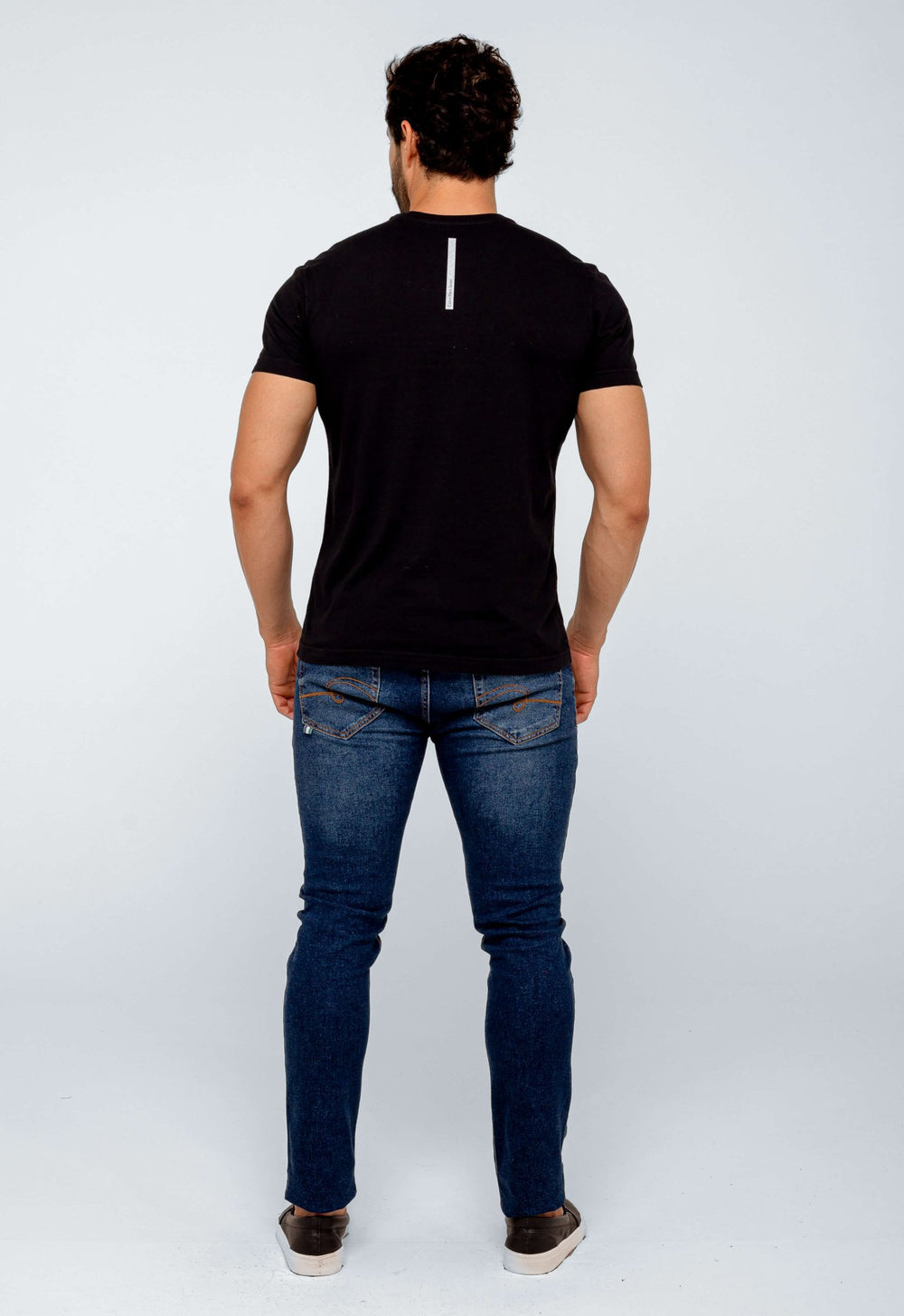 Camiseta Calvin Klein Jeans Logo Bordado Centro - Henri Store