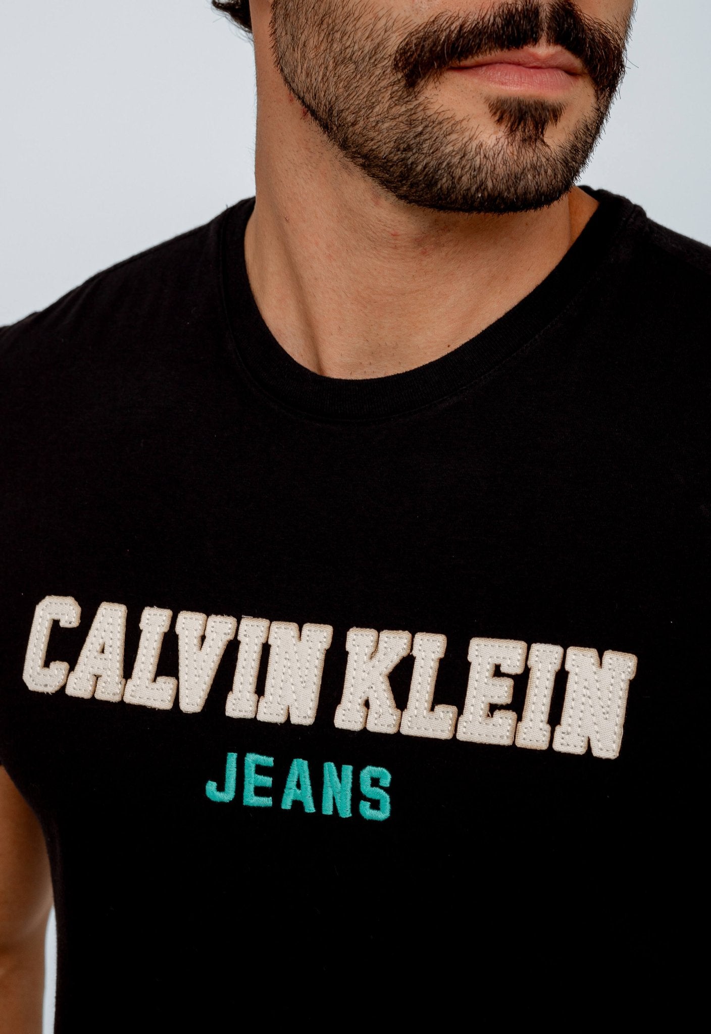 Camiseta Calvin Klein Jeans Logo Bordado Centro - Henri Store