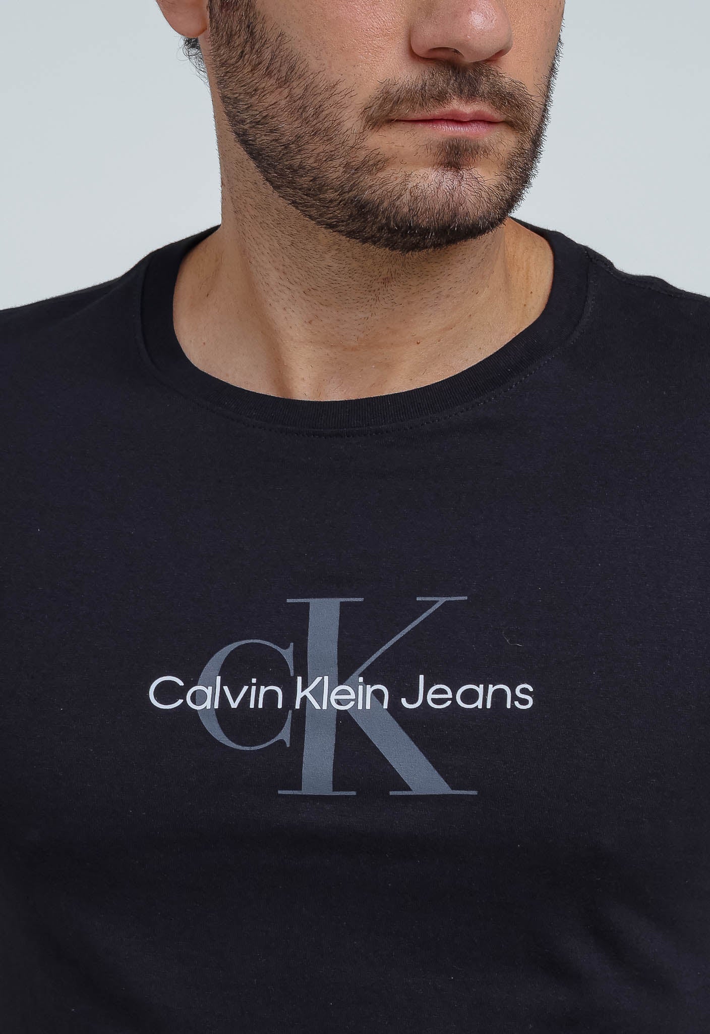 Camiseta Calvin Klein Jeans Logo Center - LIVE - Henri Store