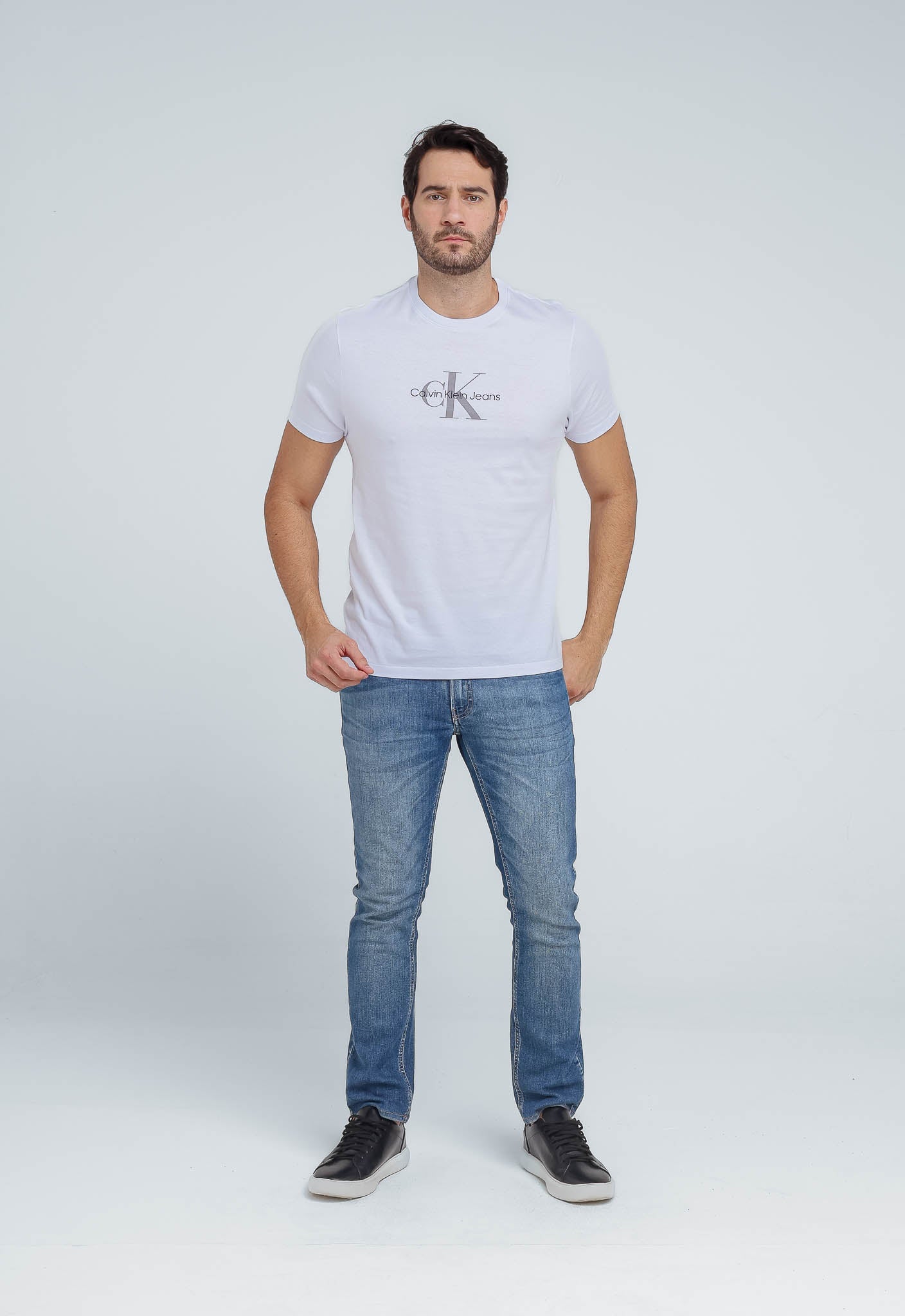 Camiseta Calvin Klein Jeans Logo Center - LIVE - Henri Store
